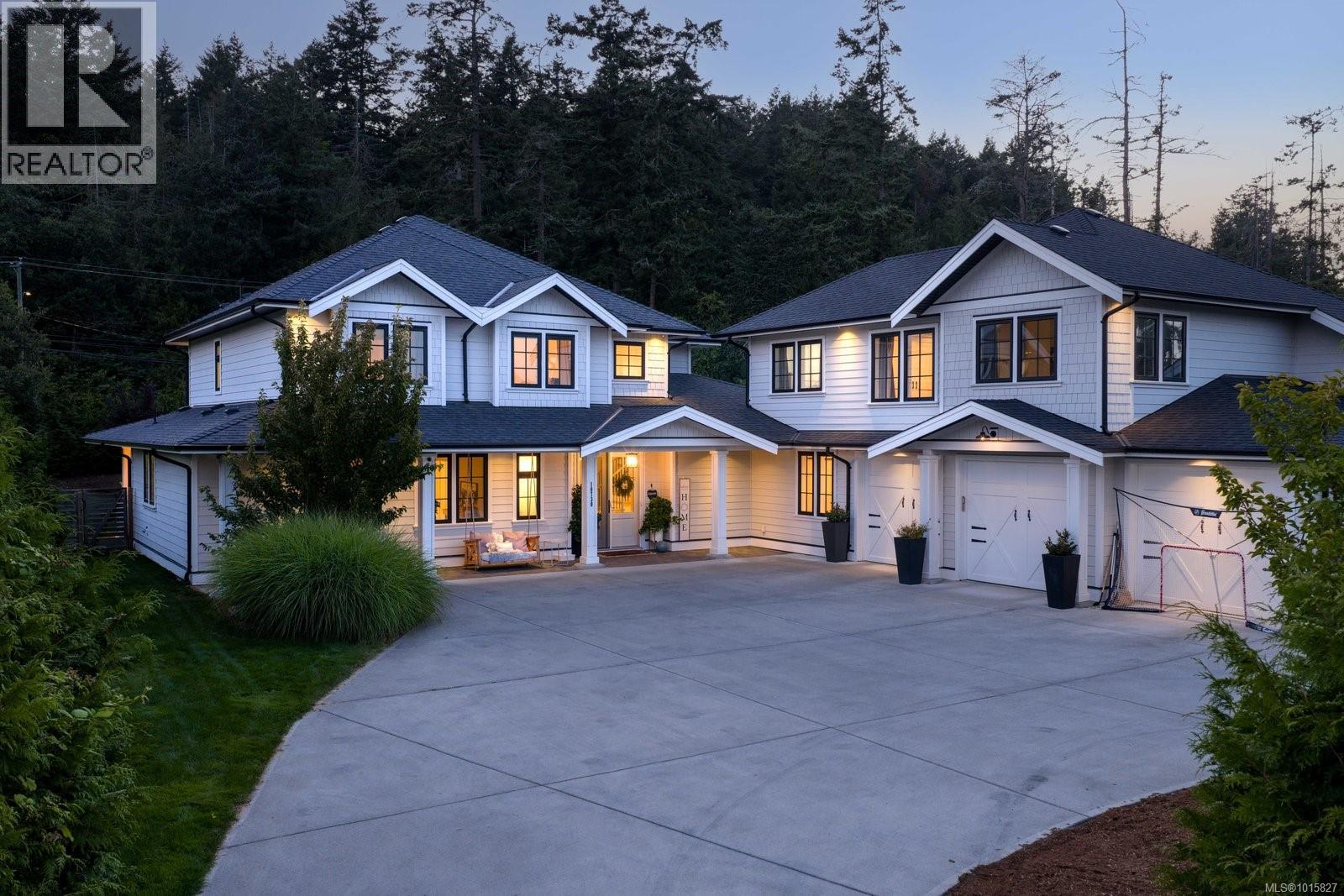 10730 Bayfield Rd, North Saanich, BC V8L 5S5