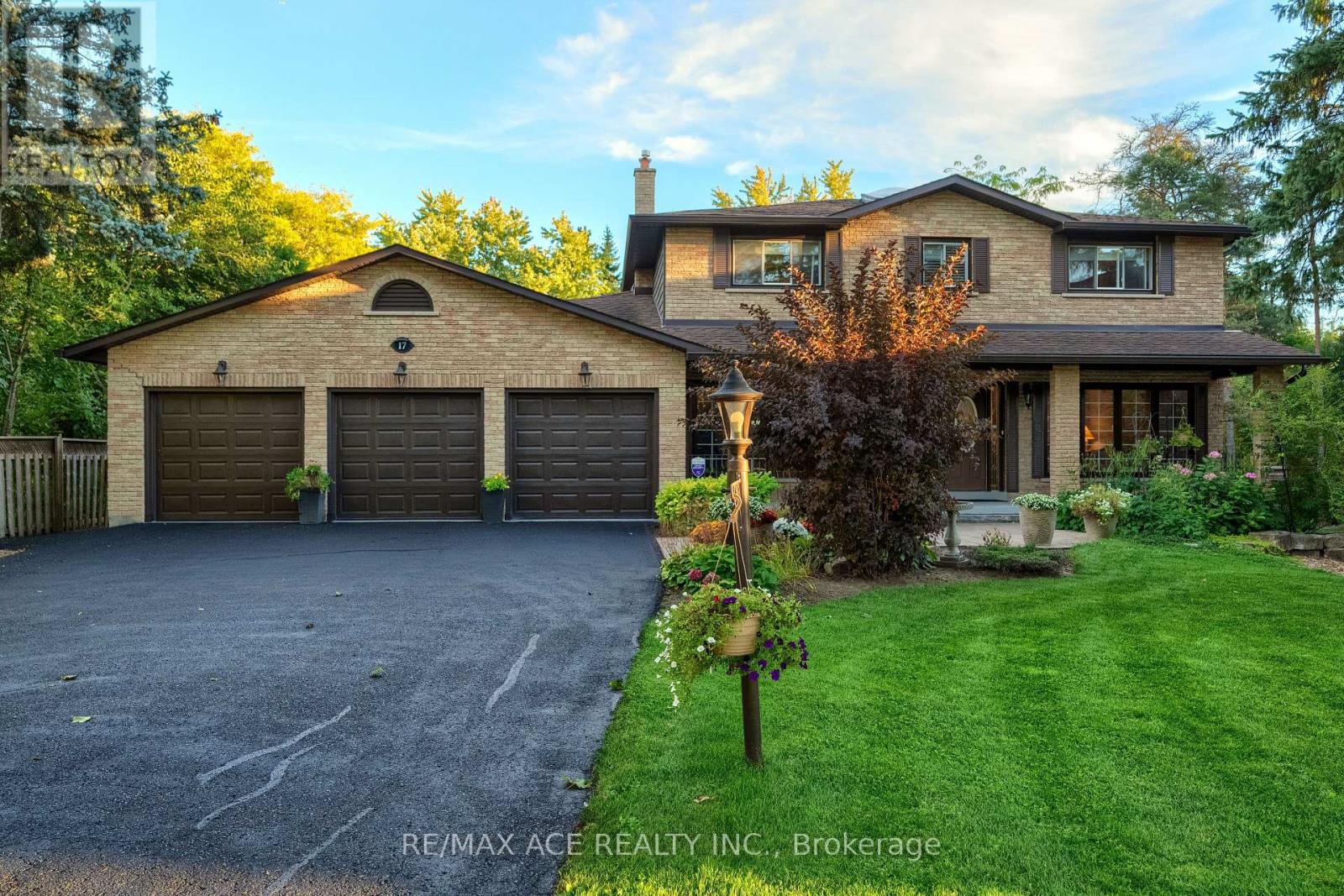 17 Black Willow Ct, Richmond Hill, ON L4E 2M7