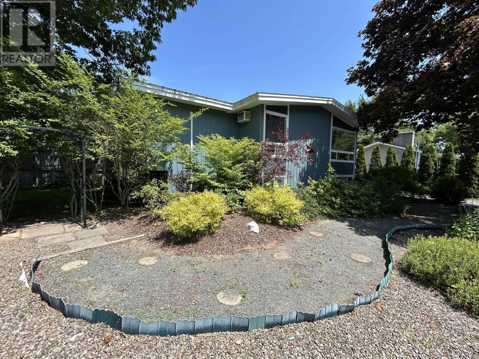 45 Redden Ave, New Minas, NS B4N 3H8