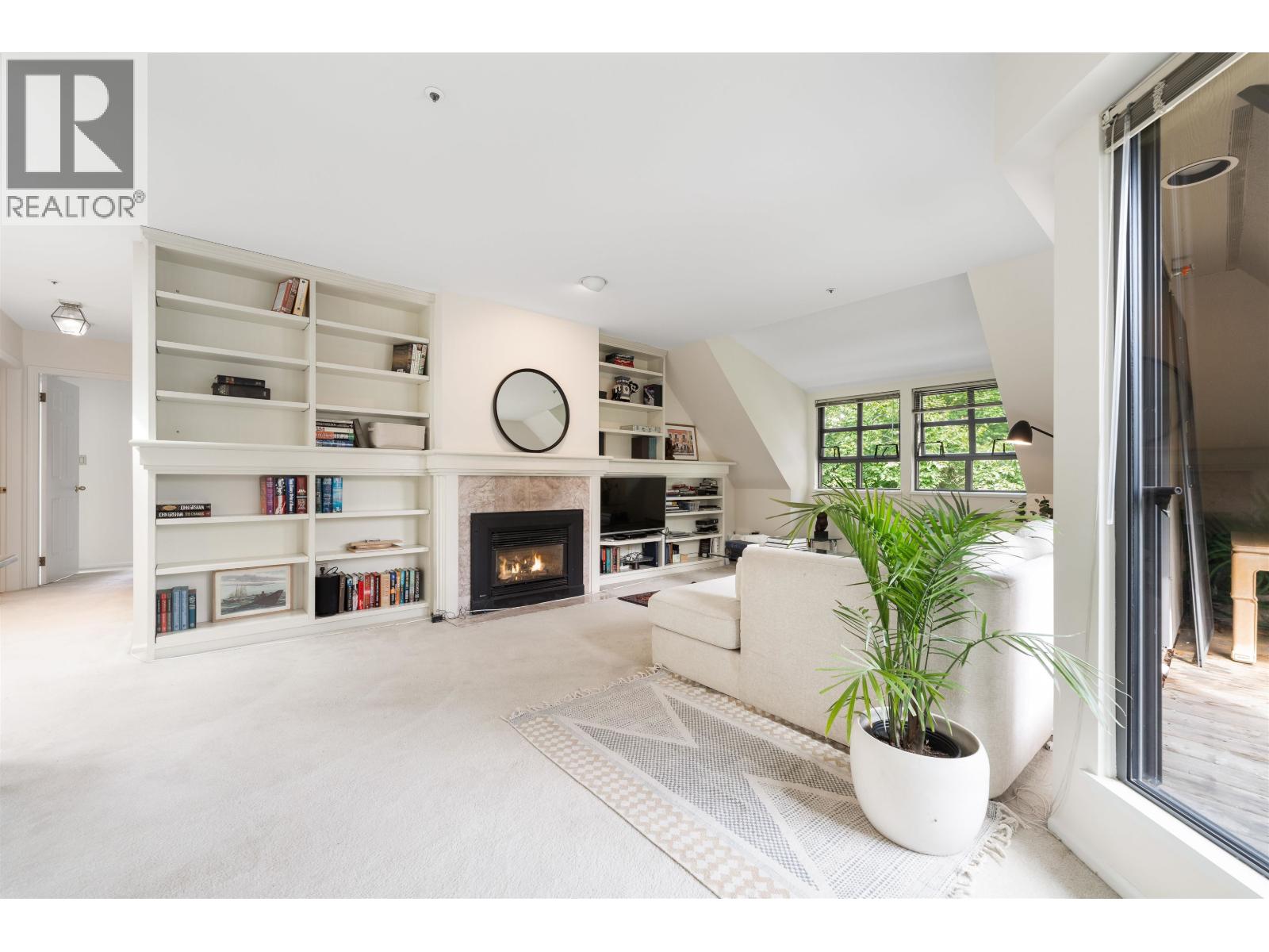 628 West 12th Avenue #e403, Vancouver, BC V5Z 1M8