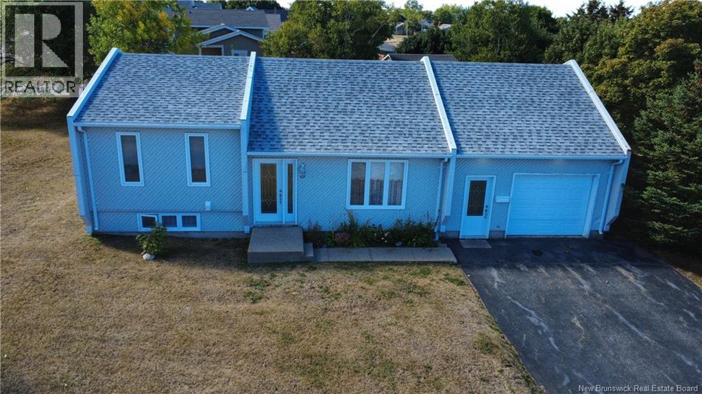 8 Rue Bourgeois, Caraquet, NB E1W 1A4