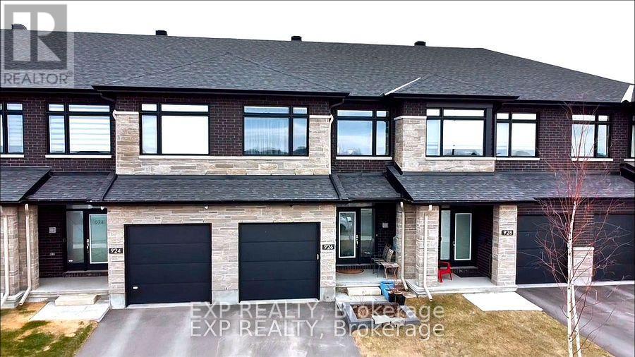 926 Brian Good Ave, Ottawa, ON K4M 0N7