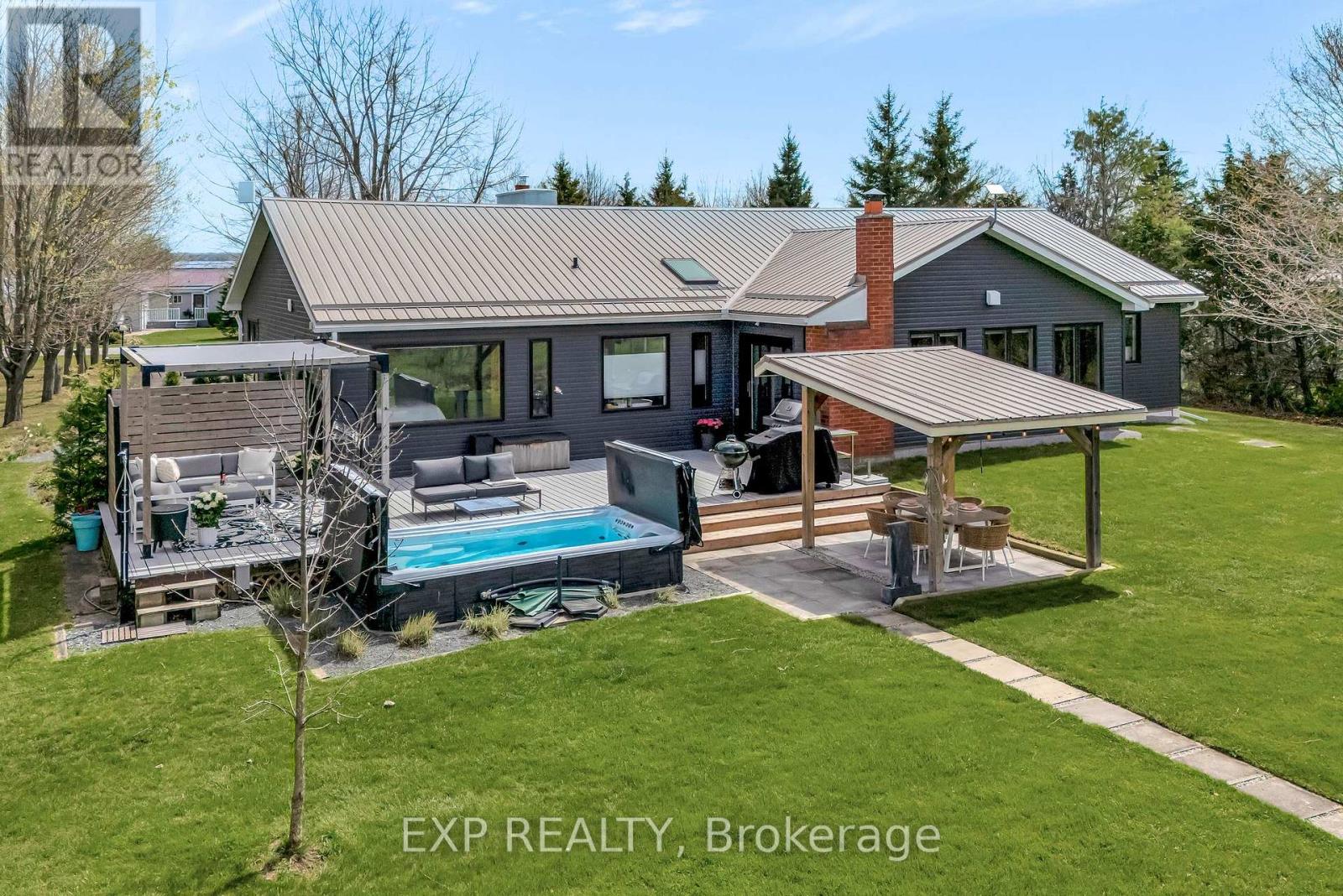 135 Hiscock Shores Rd, Prince Edward County Ameliasburg Ward, ON K0K 1L0