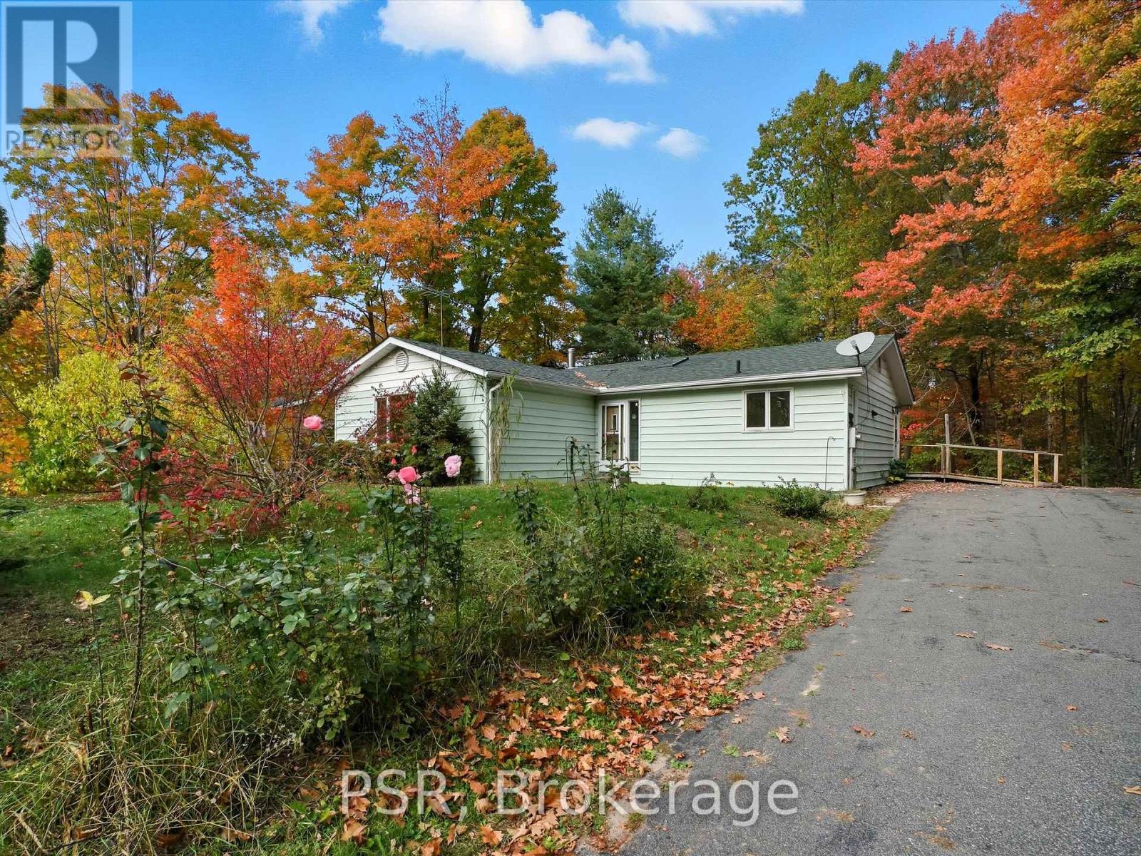 1016 Victoria St, Muskoka Lakes, ON L0K 1E0