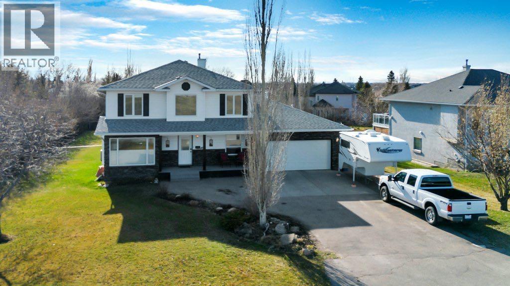 701 E Lakeview Rd, Chestermere, AB T1X 1A9