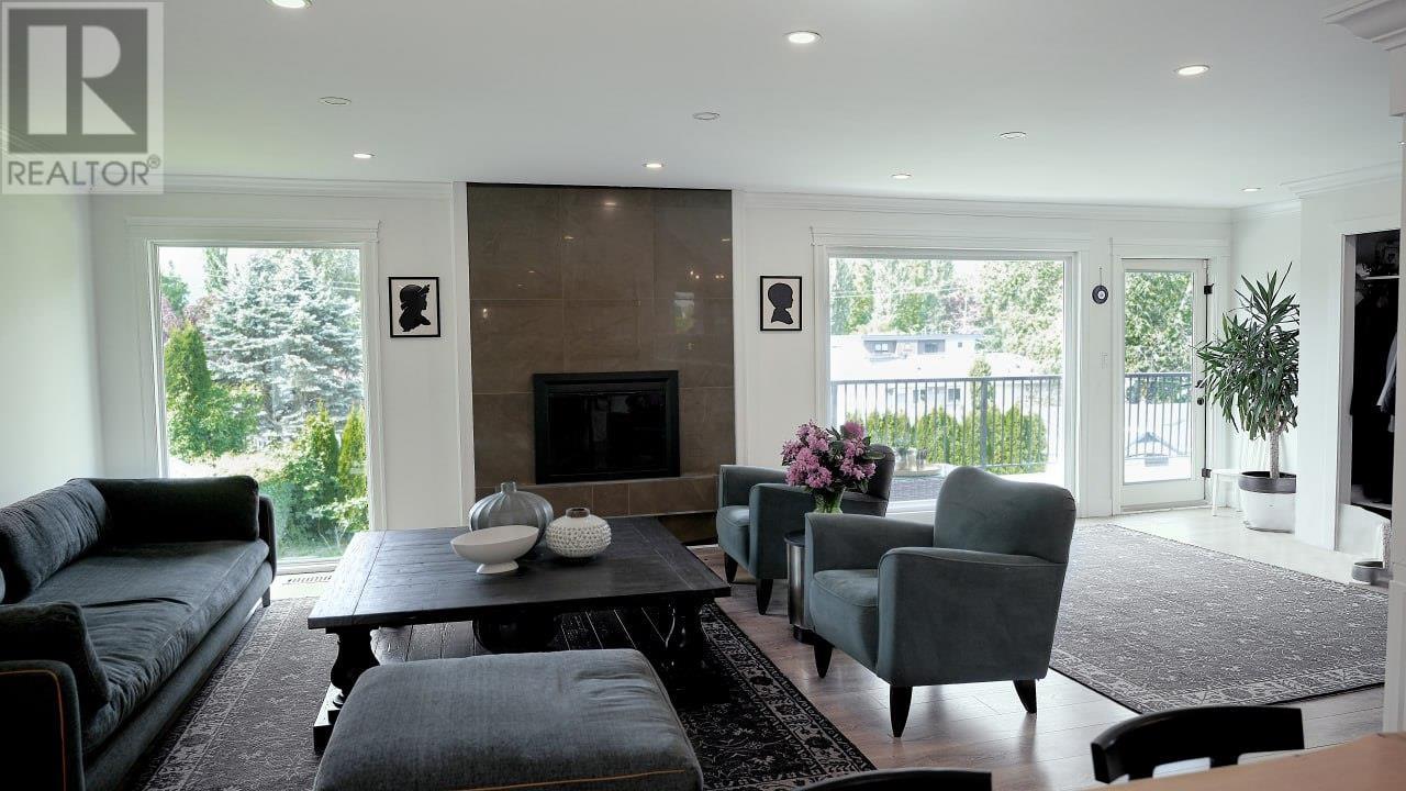 21673 Exeter Ave, Maple Ridge, BC V2X 4M9