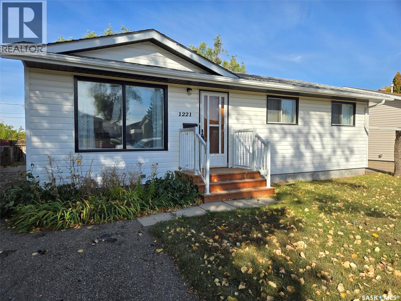 1221 Dahl St E, Swift Current, SK S9H 3X9
