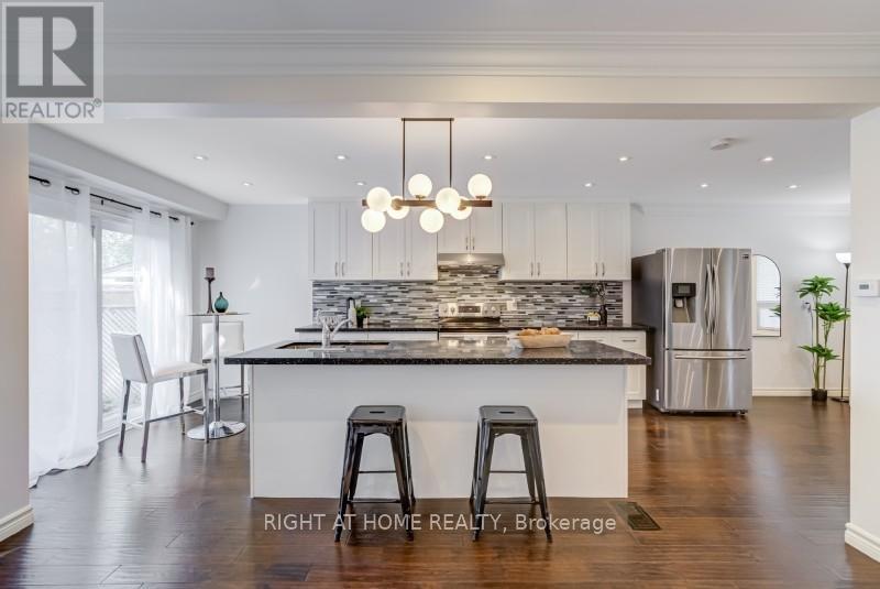 742 Beman Dr, Newmarket Huron Heights-leslie Valley, ON L3Y 4Z2