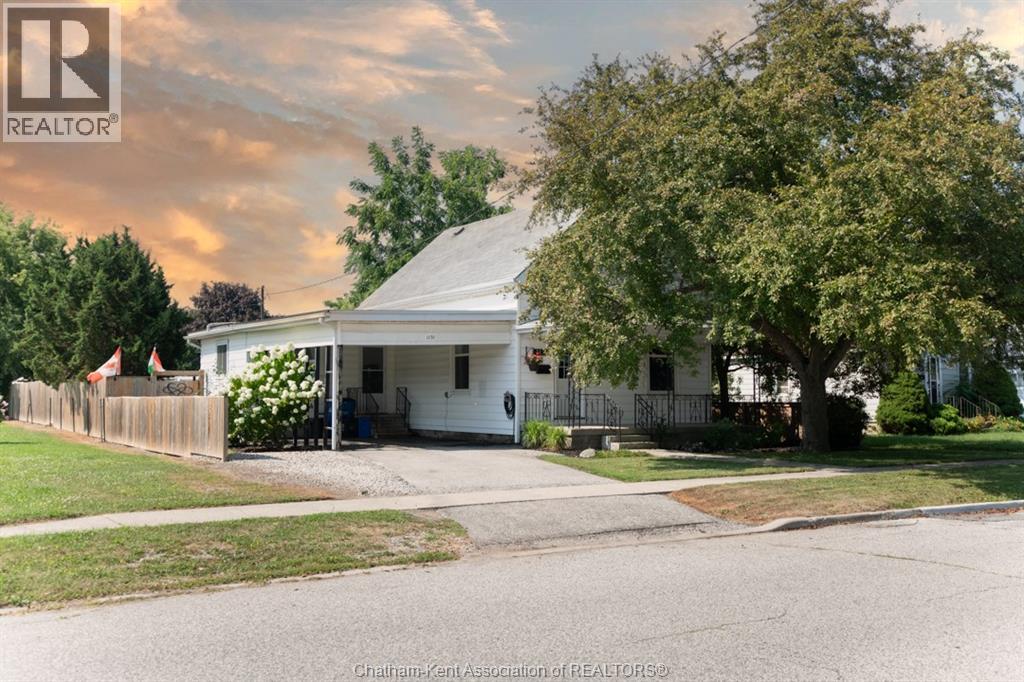 1131 Elgin St, Wallaceburg, ON N8A 3E5