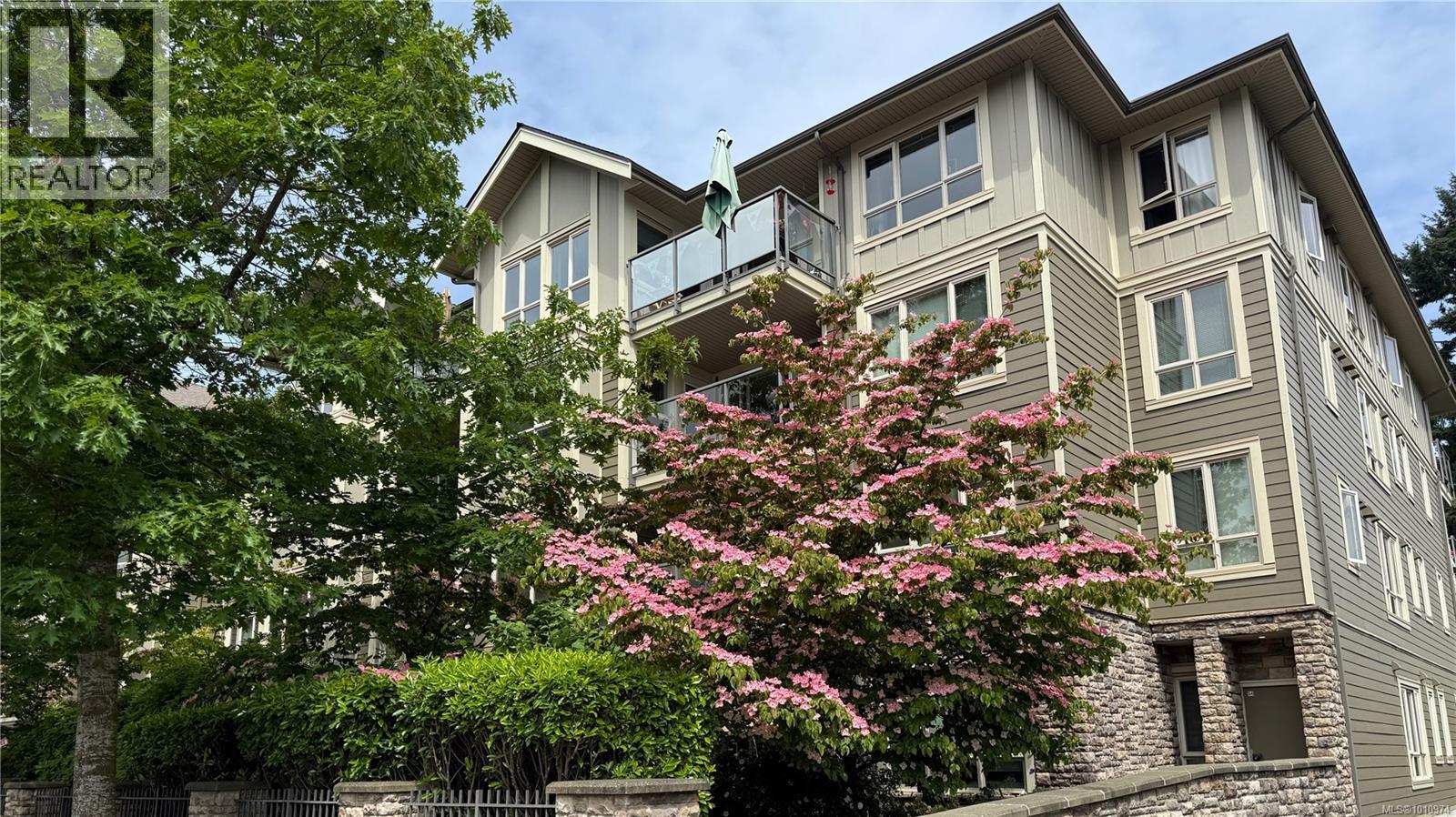 297 Hirst Ave W Unit 404 Ave, Parksville, BC V9P 0A4