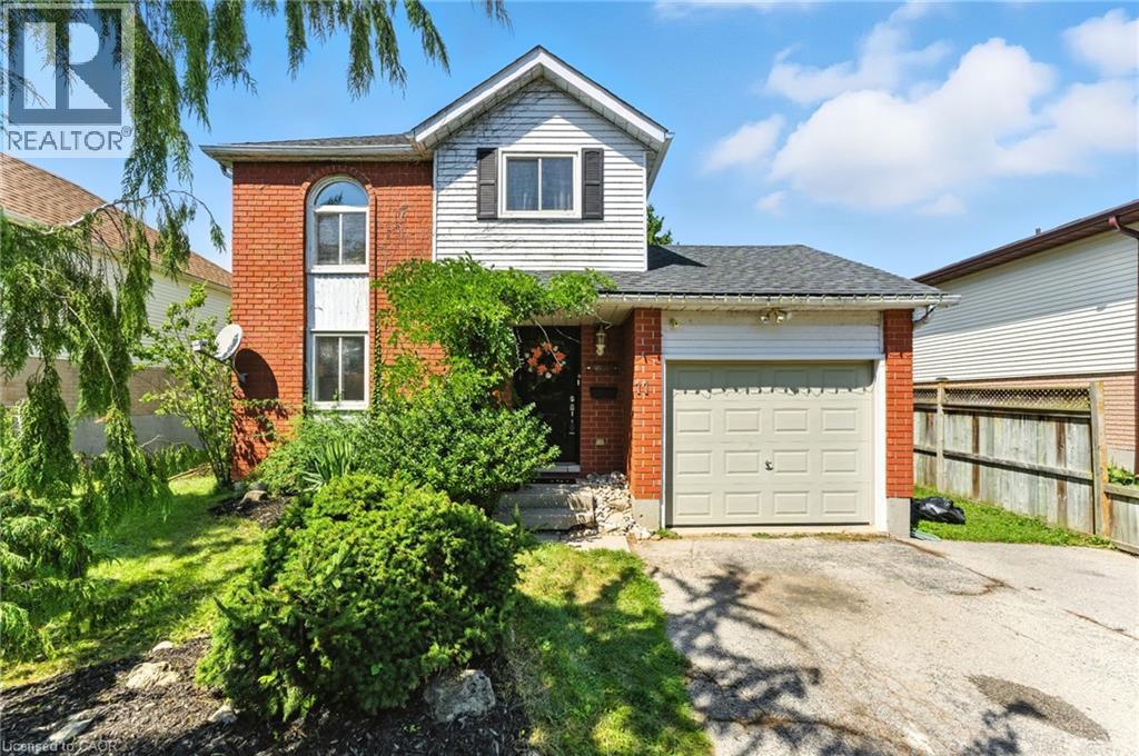 11 Hubert Ct, Cambridge, ON N3C 3R2