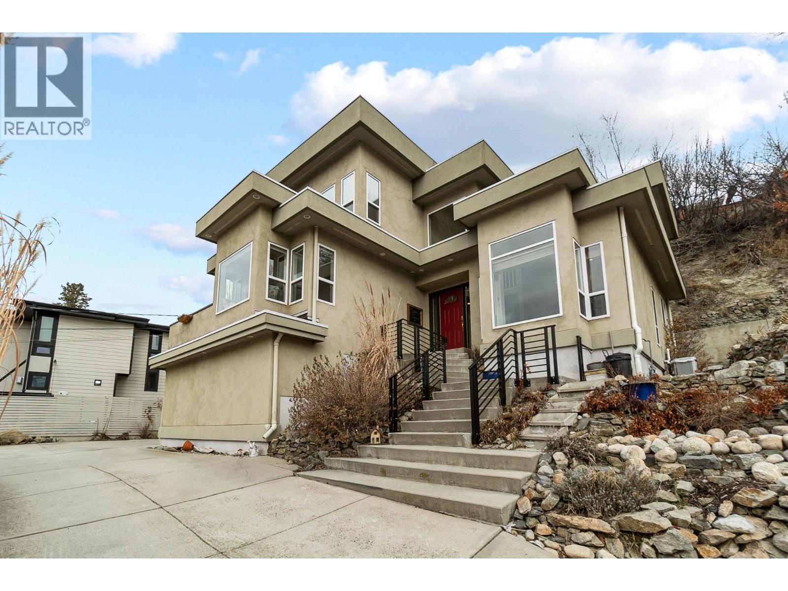 712 Creekside Rd, Penticton, BC V2A 2C4