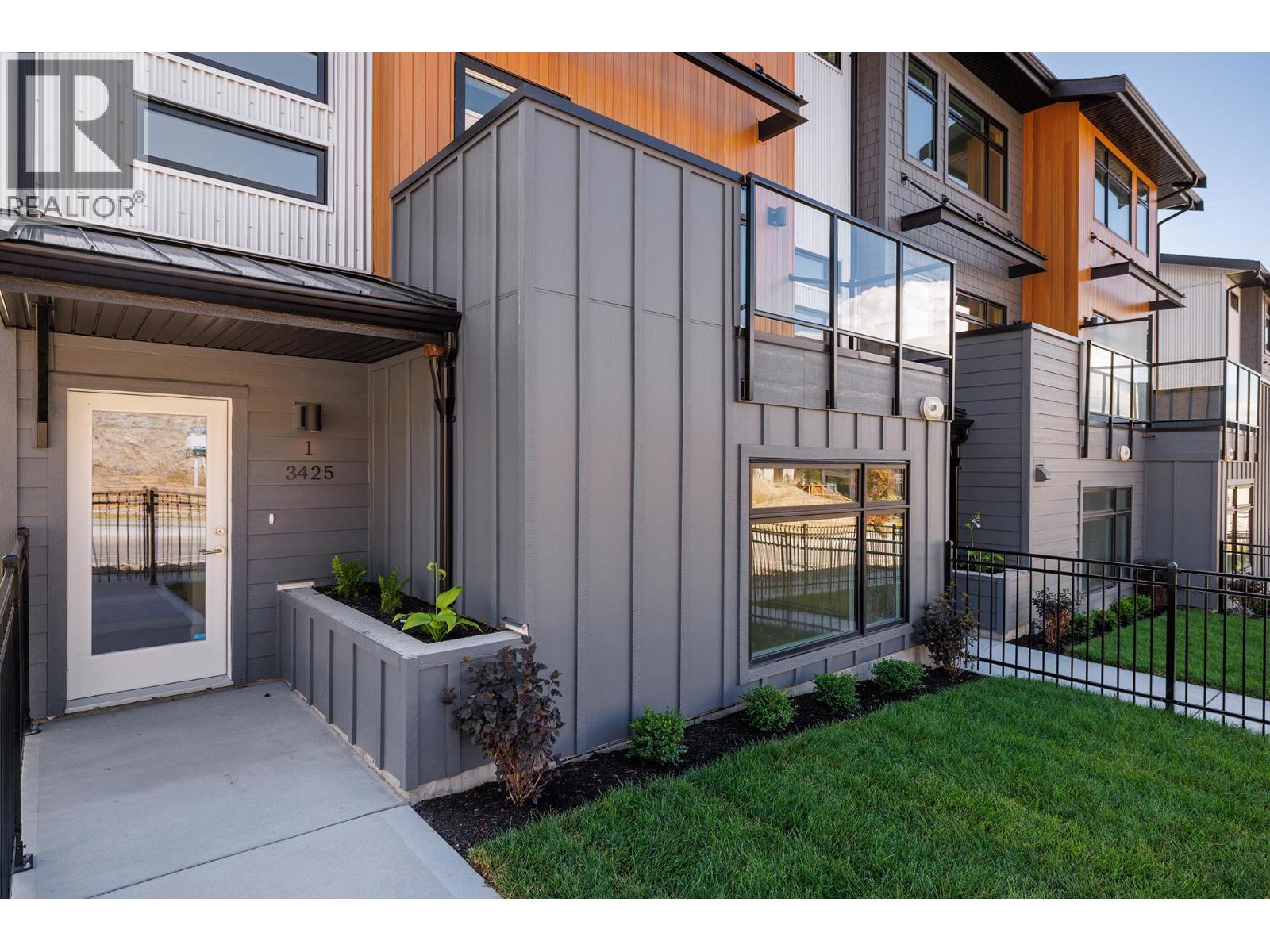3425 Hilltown Drive Unit 2, Kelowna, BC V1V 2B5