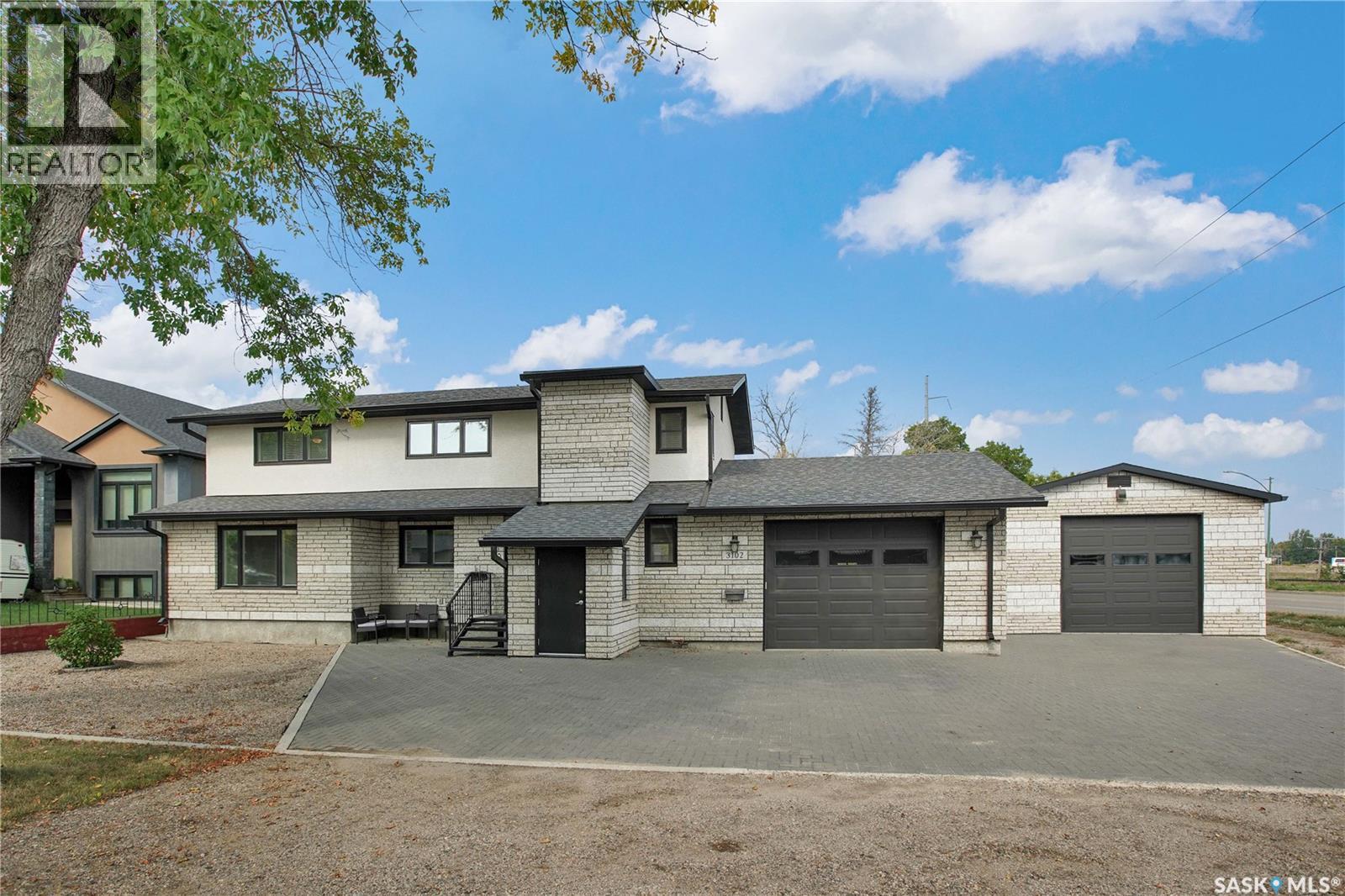 3102 Caen St, Saskatoon, SK S7M 3N5