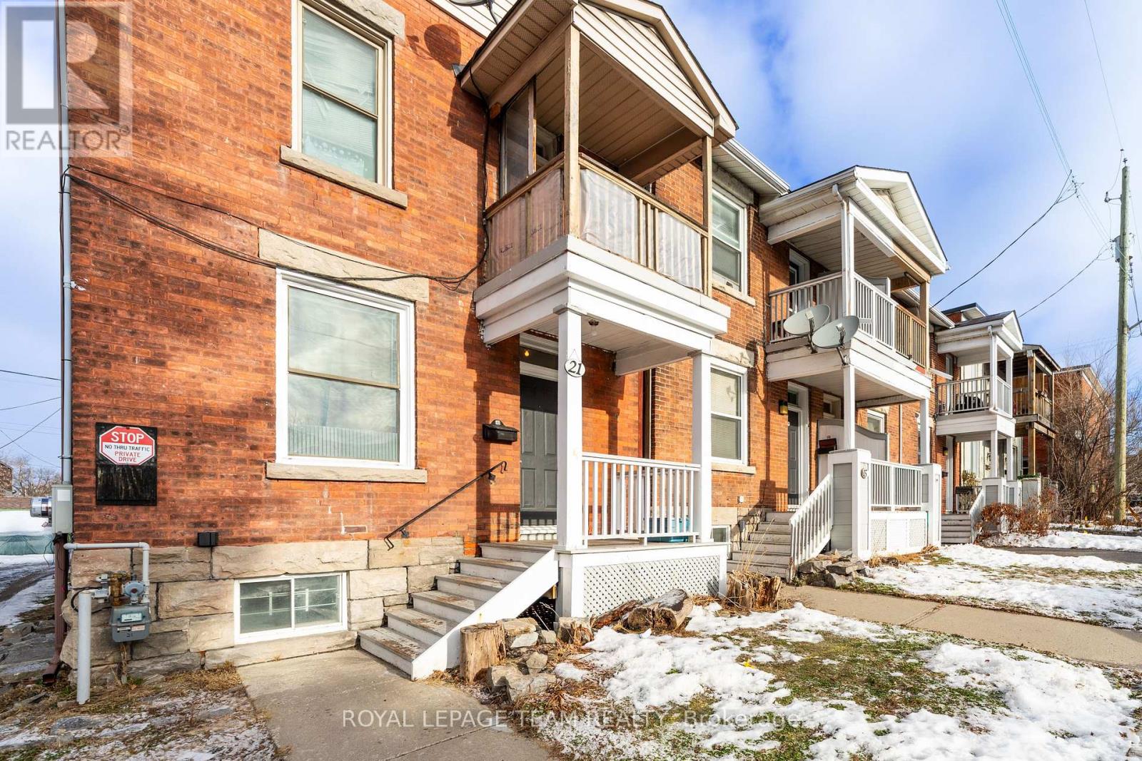 21 Raymond St, Ottawa, ON K1R 7A1