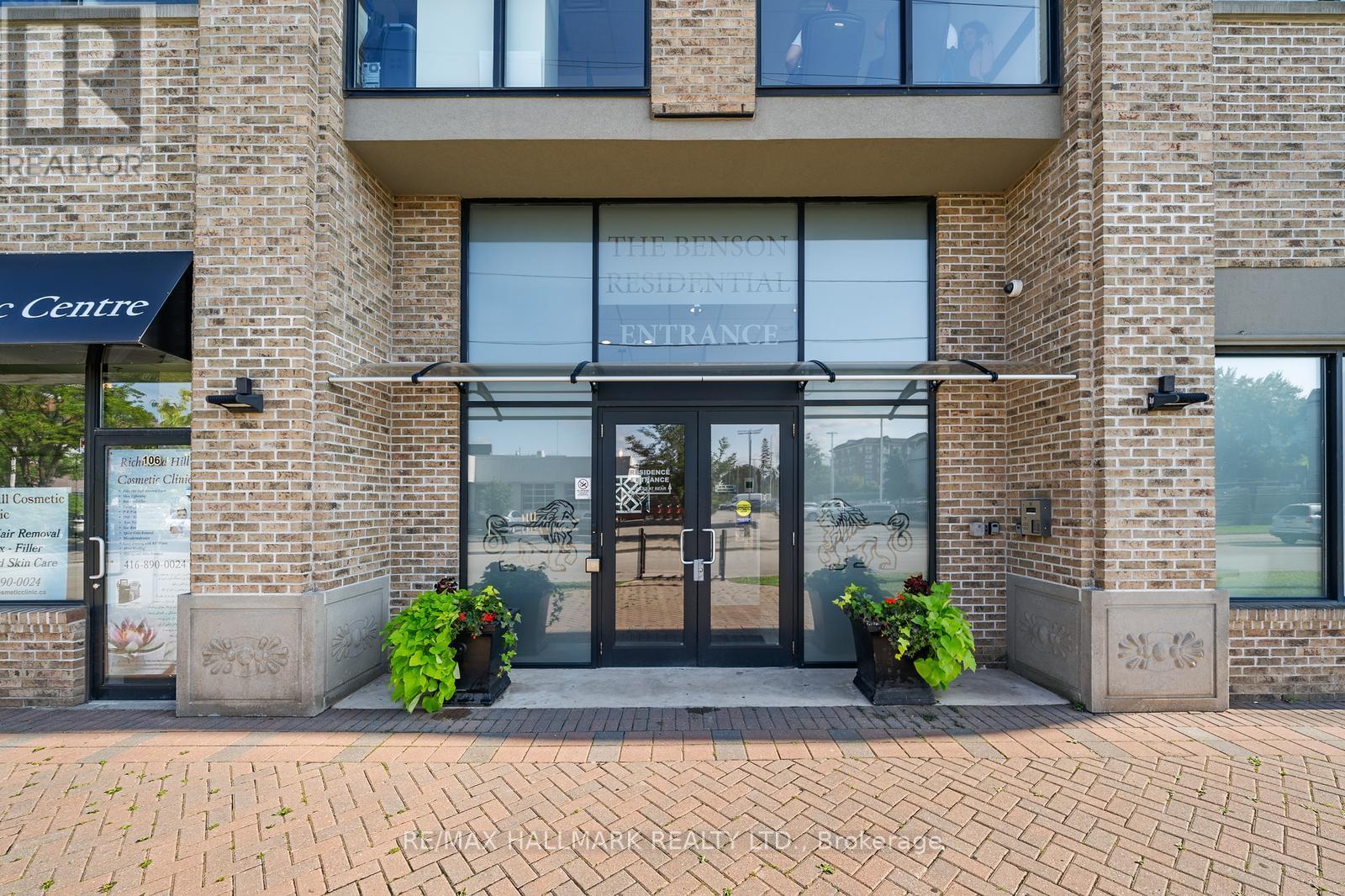 403 10376 Yonge St, Richmond Hill, ON L4C 3B8