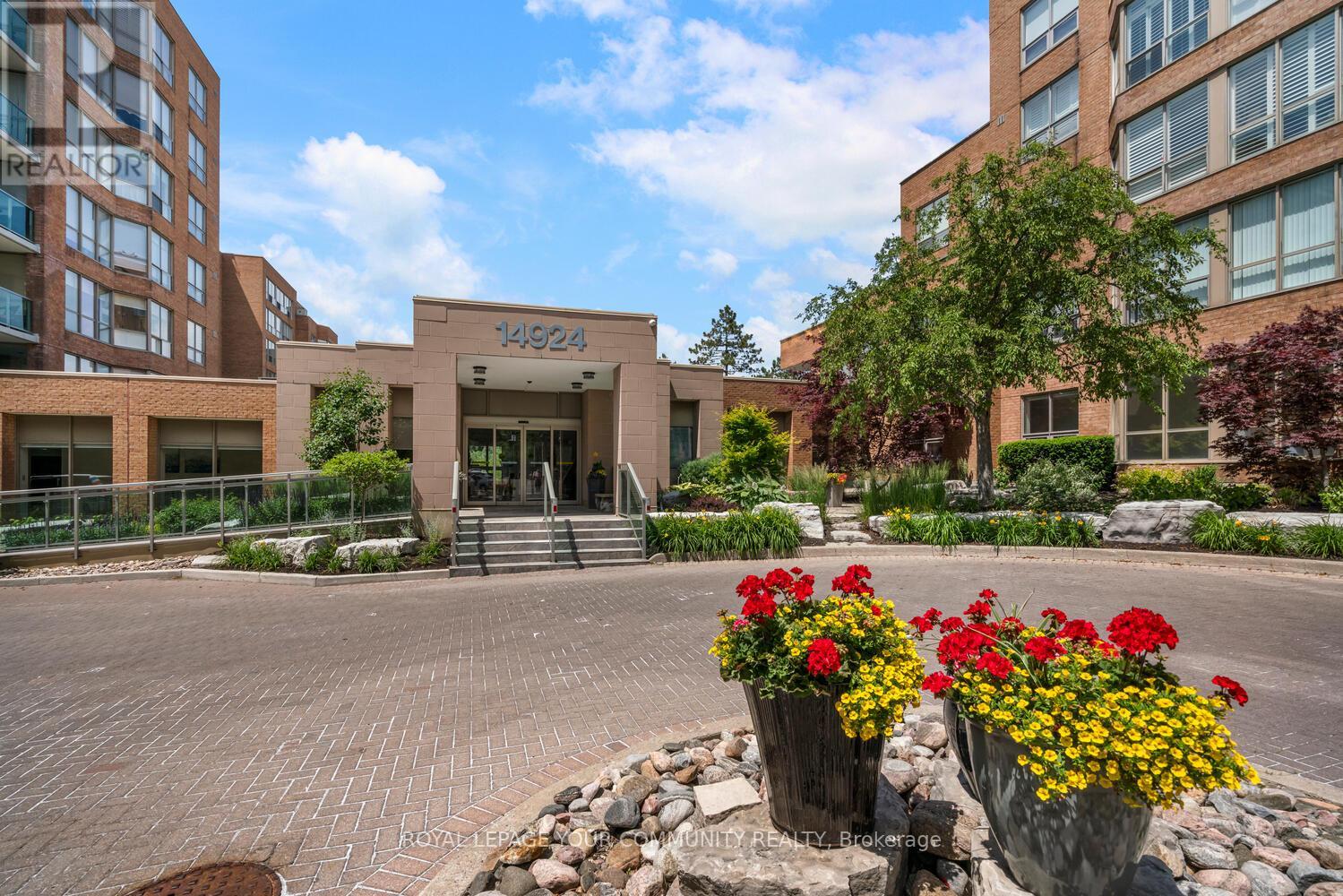 305 14924 Yonge St, Aurora, ON L4G 2K8