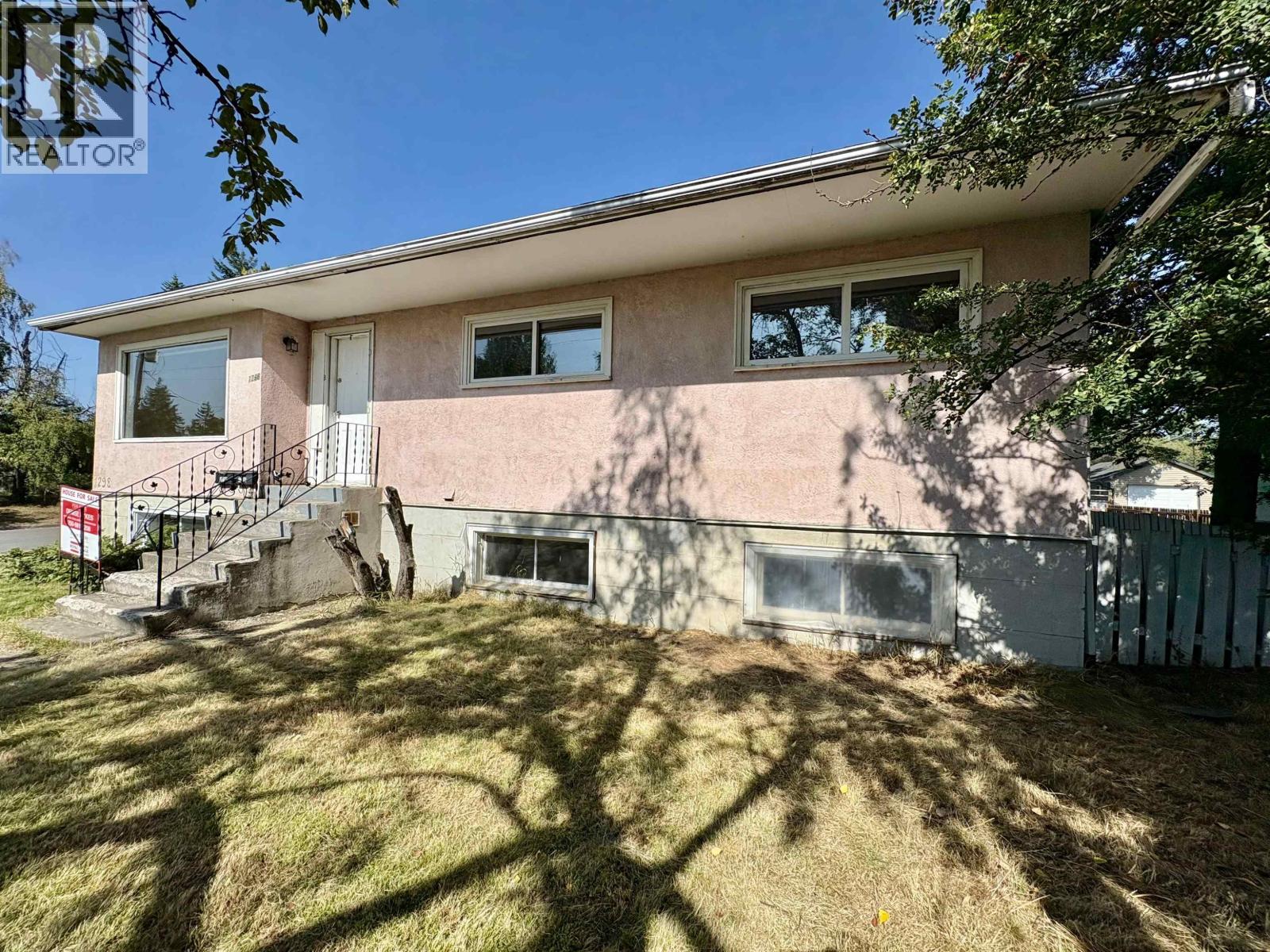 1296-1298 20th Ave, Prince George, BC V2L 4A9