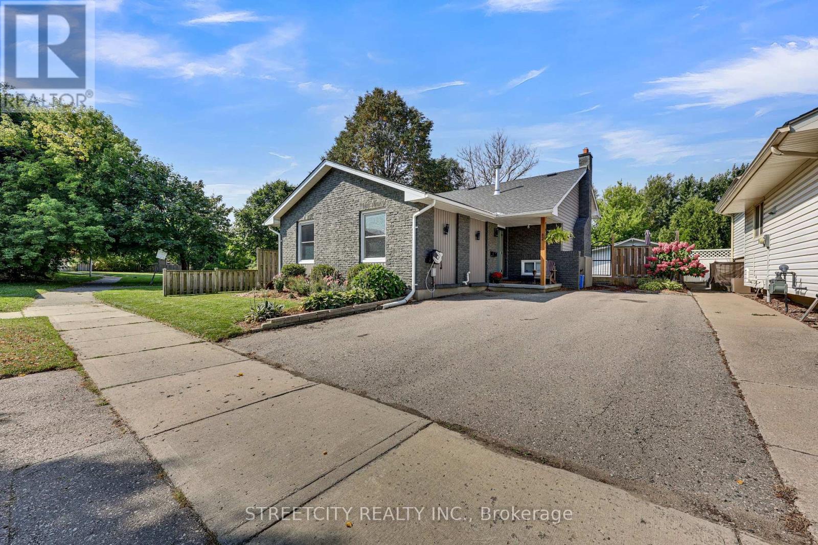 82 Alayne Cres, London, ON N6E 2A3