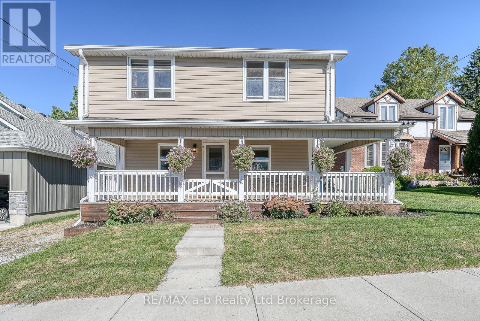 27 Sovereign St W, Norfolk Waterford, ON N0E 1Y0