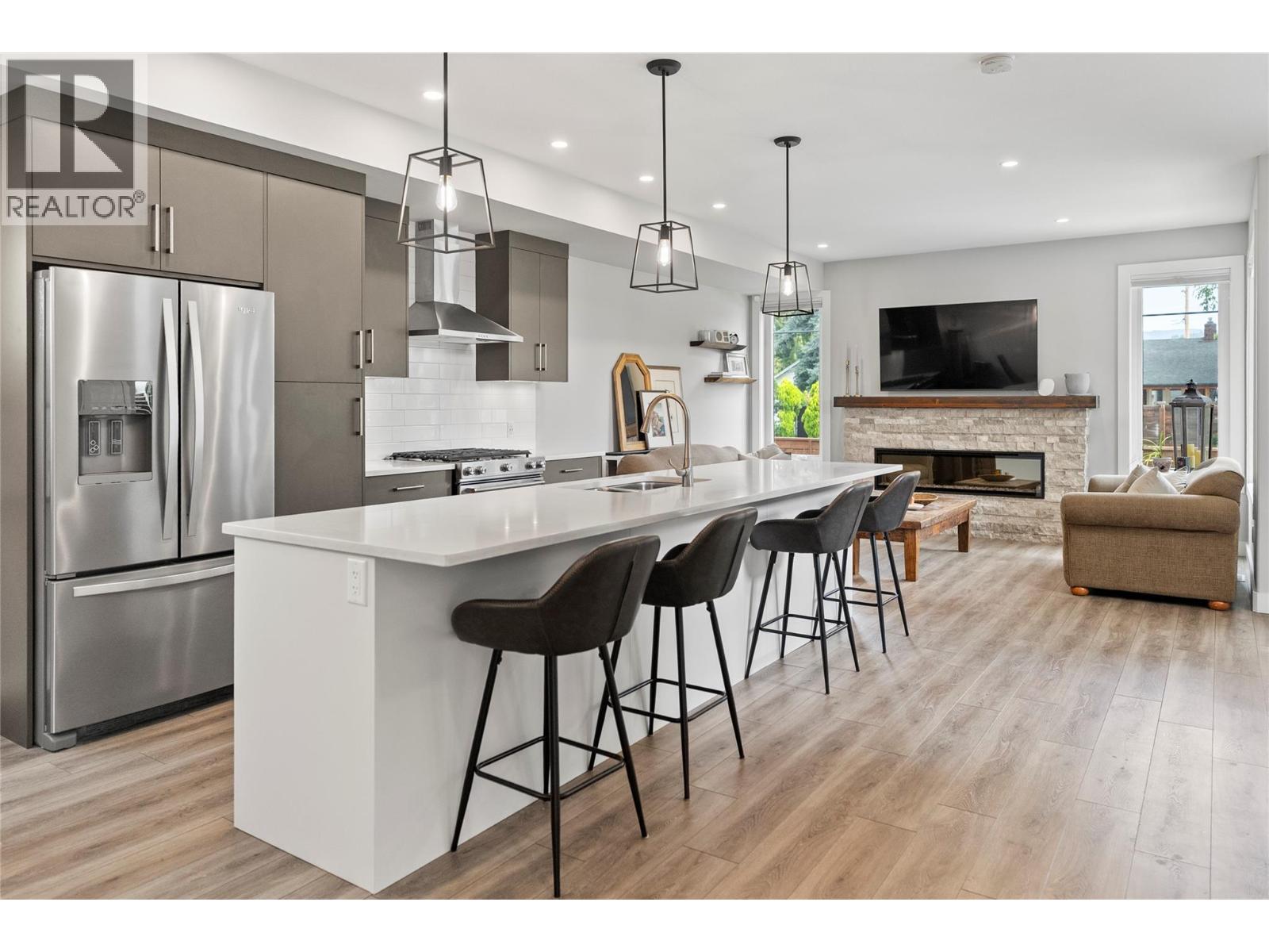 1292 Ethel St, Kelowna, BC V1Y 2W7