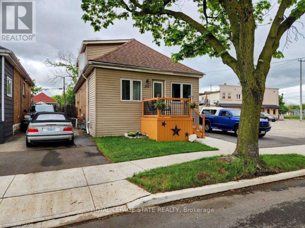 293 Fairfield Ave, Hamilton, ON L8H 5H5