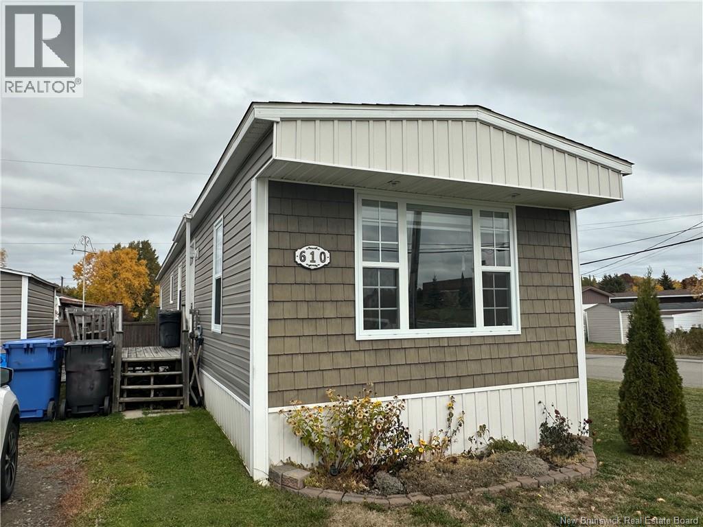 610 College, Bathurst, NB E2A 2T6