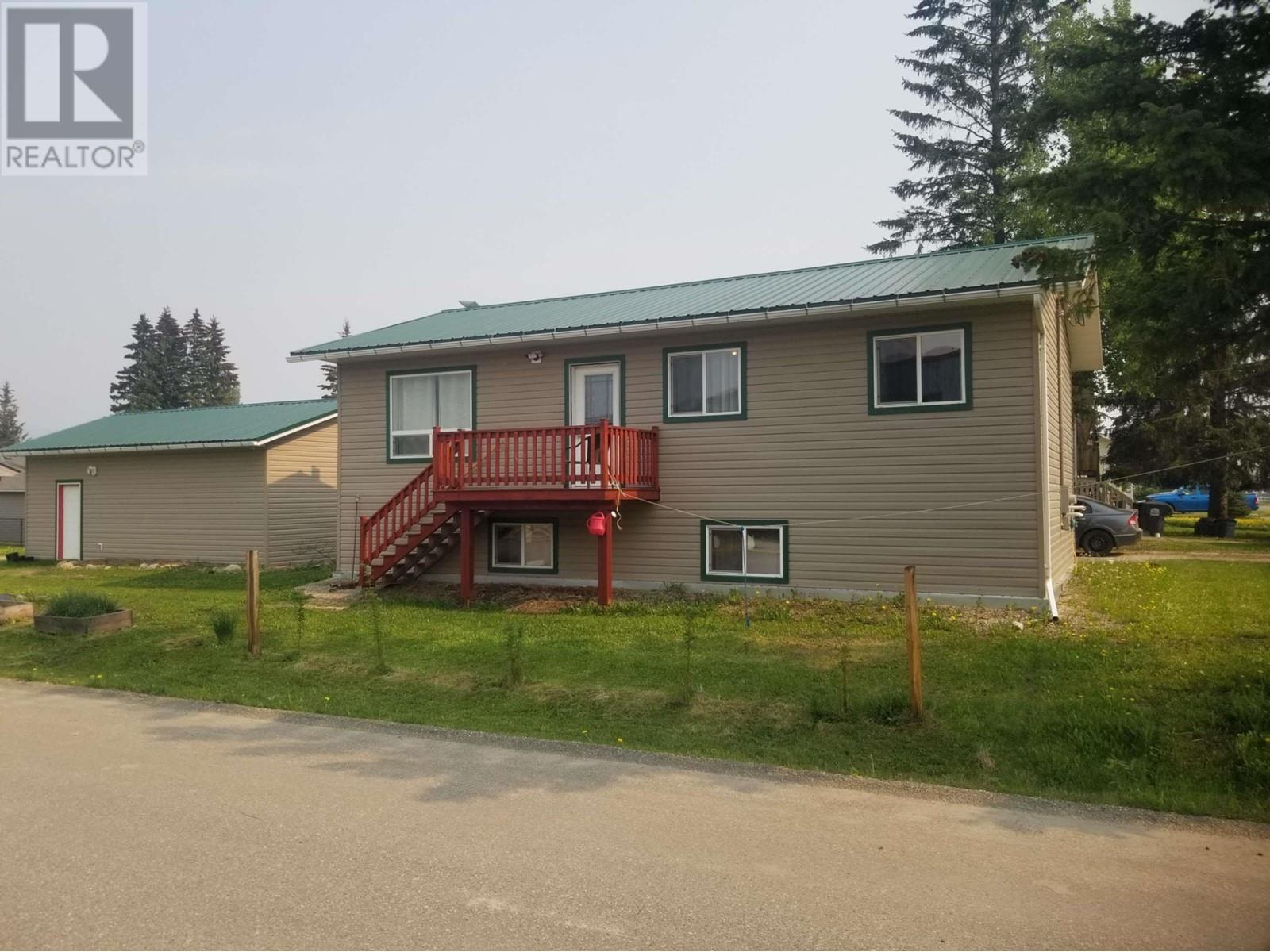806 4 Ave, McBride, BC V0J 2E0