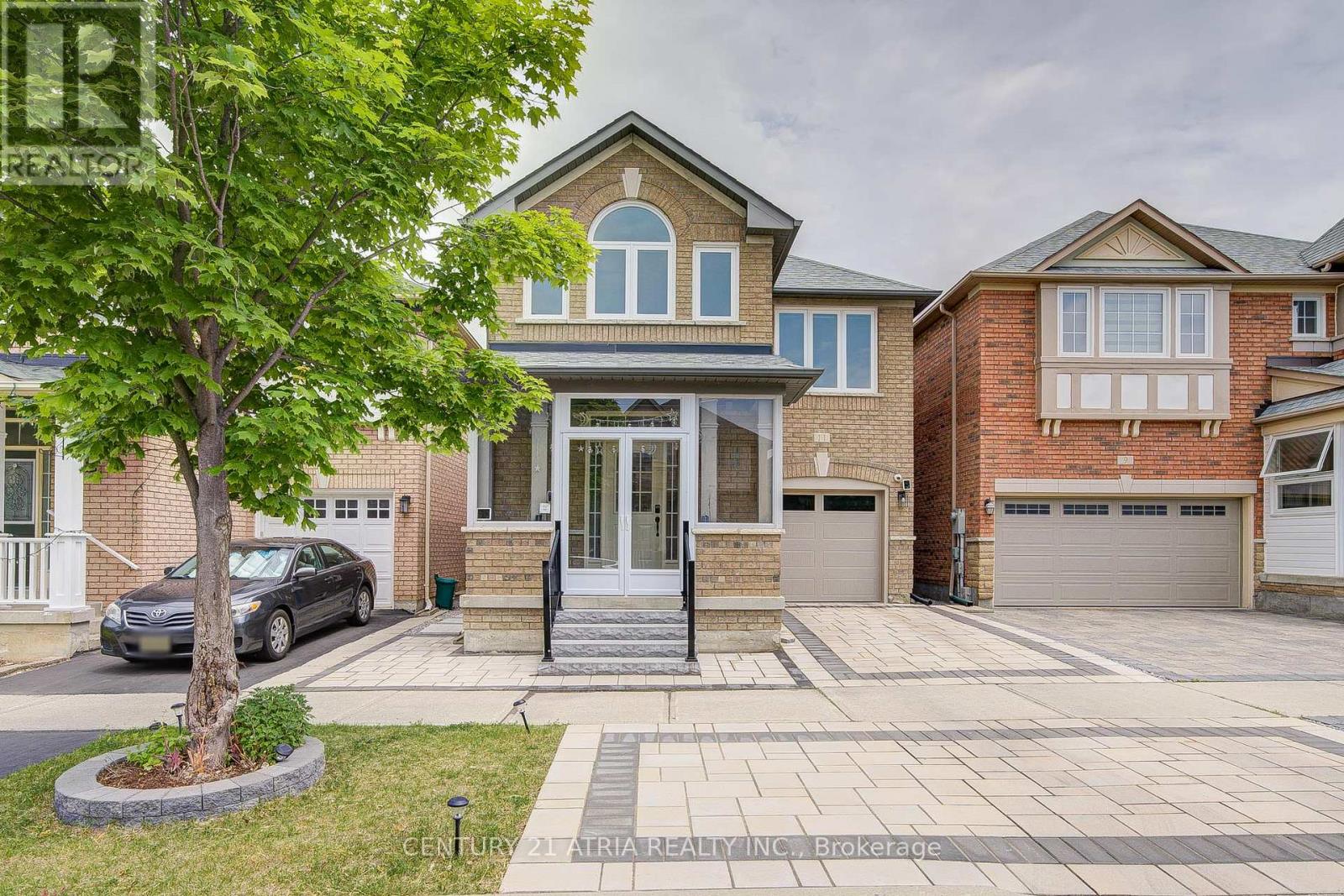 11 Crawford St, Markham, ON L6C 2L4