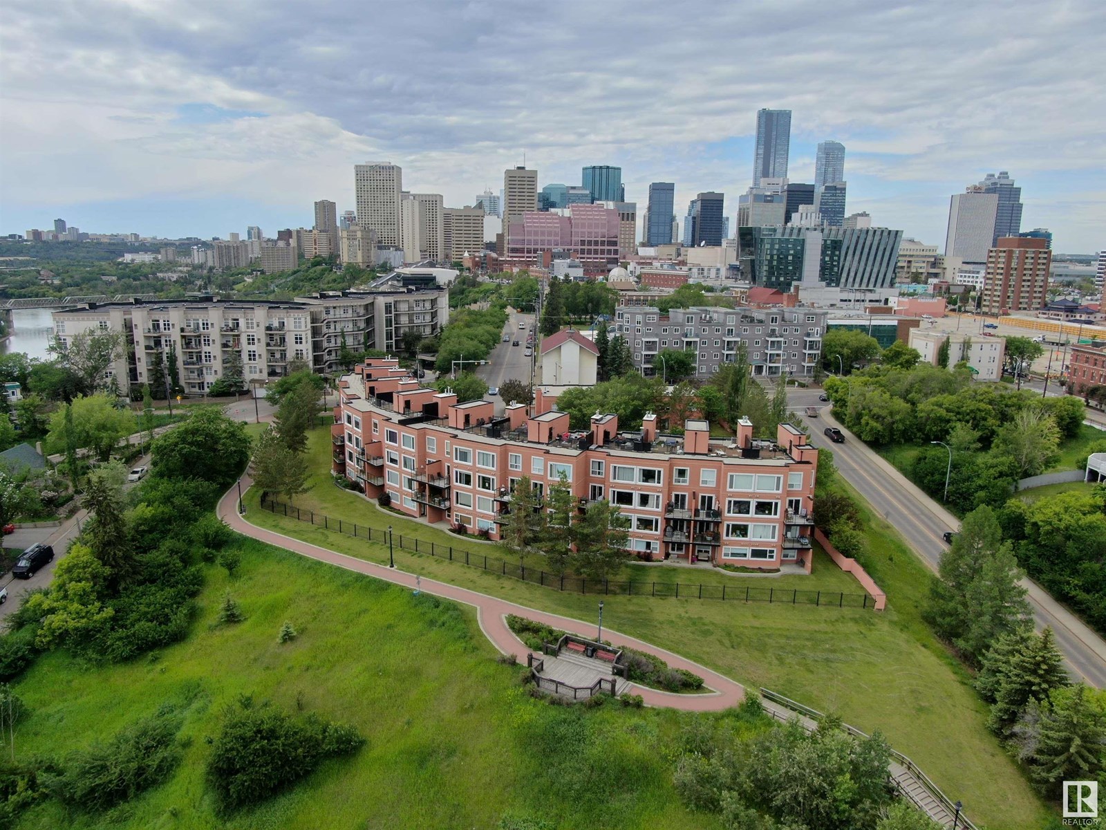 10105 95 Street #108, Edmonton, AB T5H 4M4