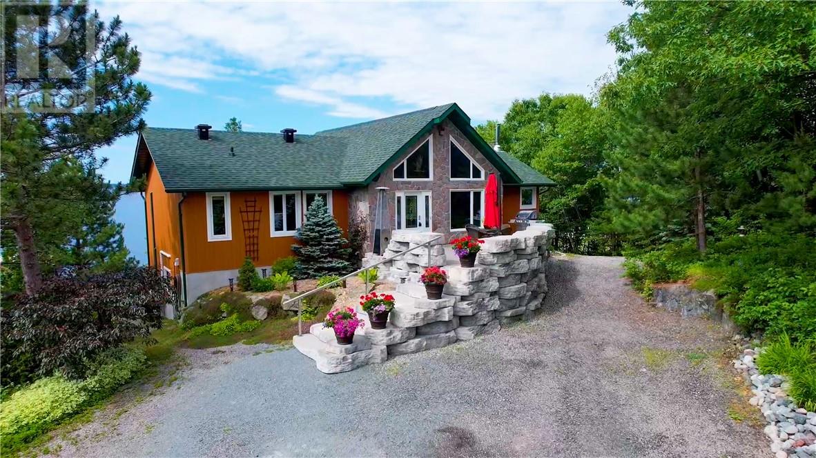 570 Pine Cone Rd, Skead, ON P0M 1H0