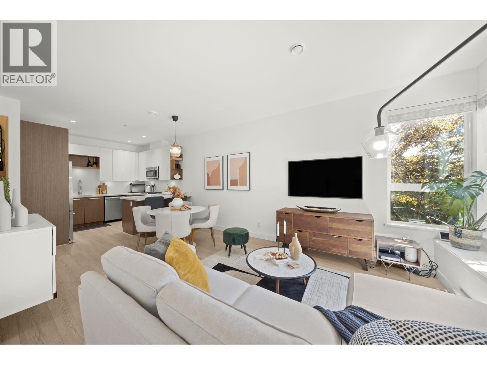 8438 Gladstone St, Vancouver, BC V5P 0B2