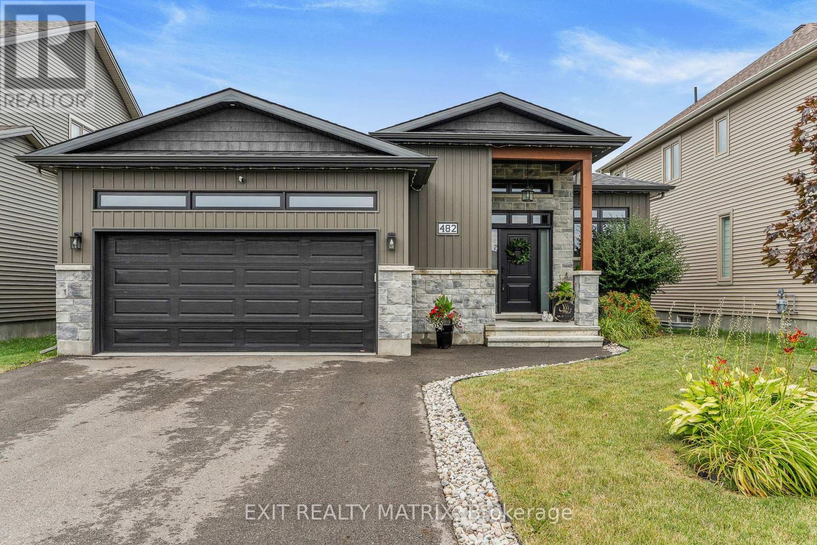 482 Central Park Blvd, Russell, ON K4R 0C7