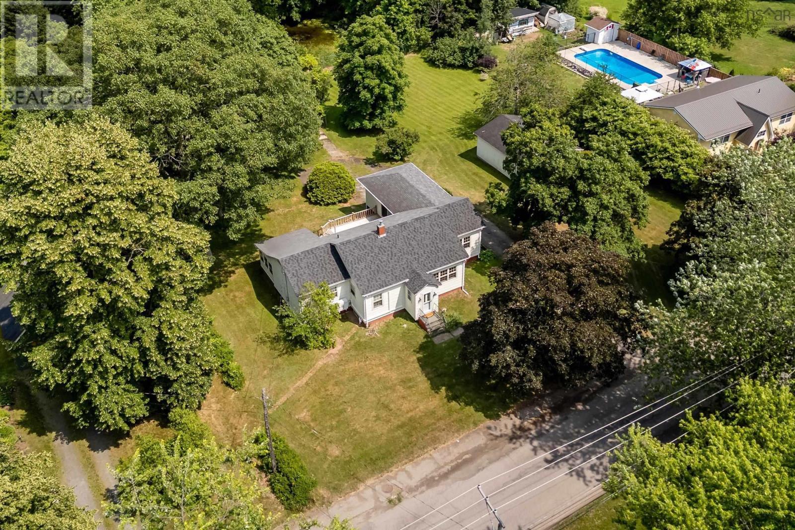 122 Maple Ave, Berwick, NS B0P 1E0