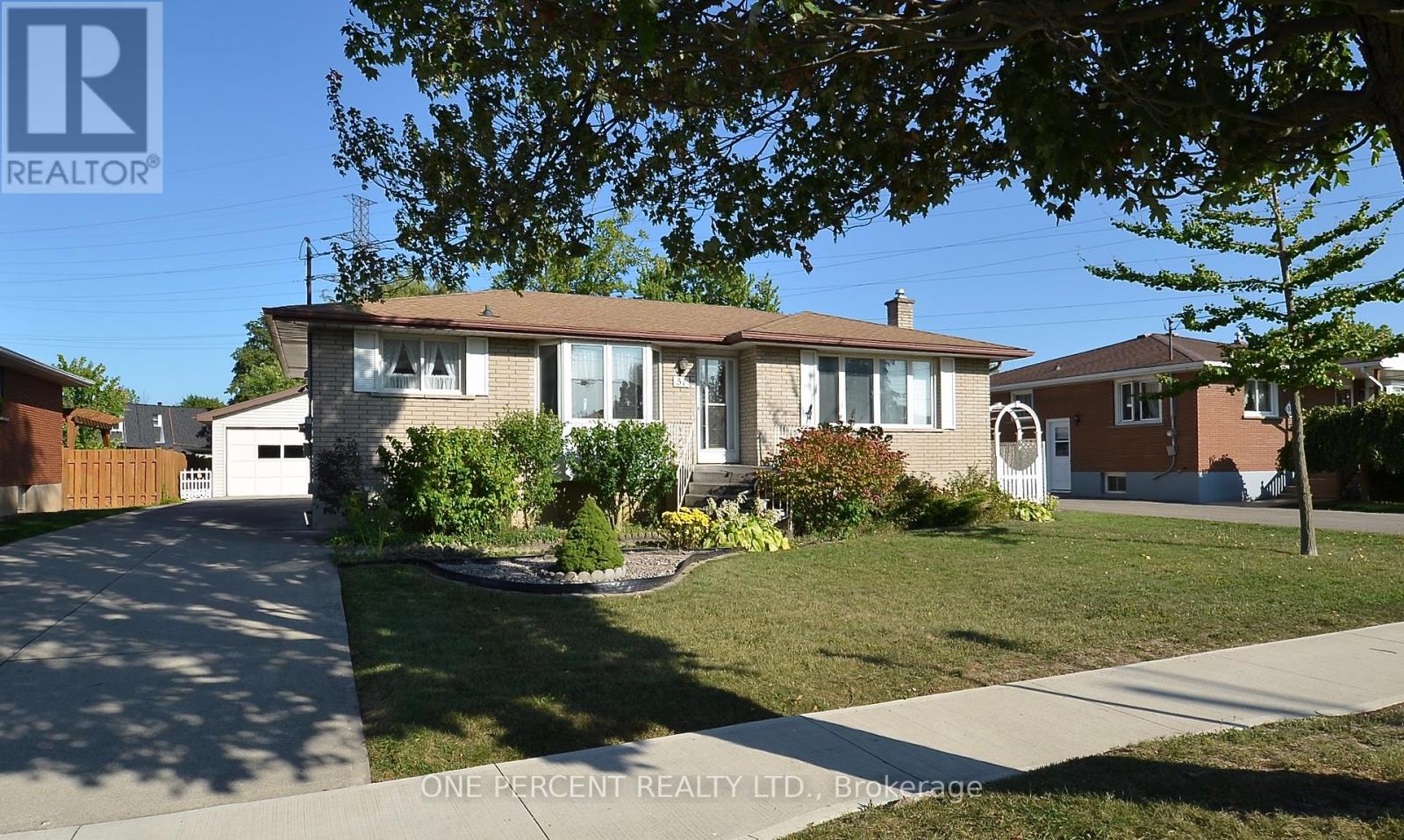 51 Memorial Park Dr, Welland, ON L3B 4R5