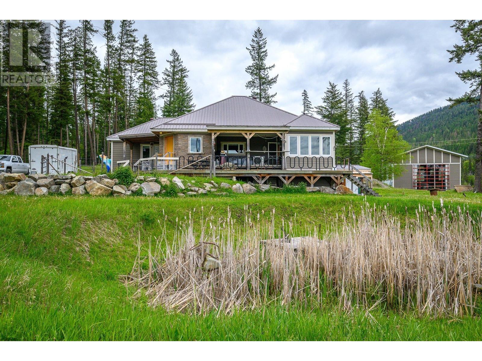 4 Hollingsworth Rd, Cherryville, BC V0E 2G3