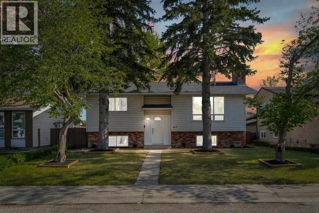 619 Templeside Rd NE, Calgary, AB T1Y 3M4