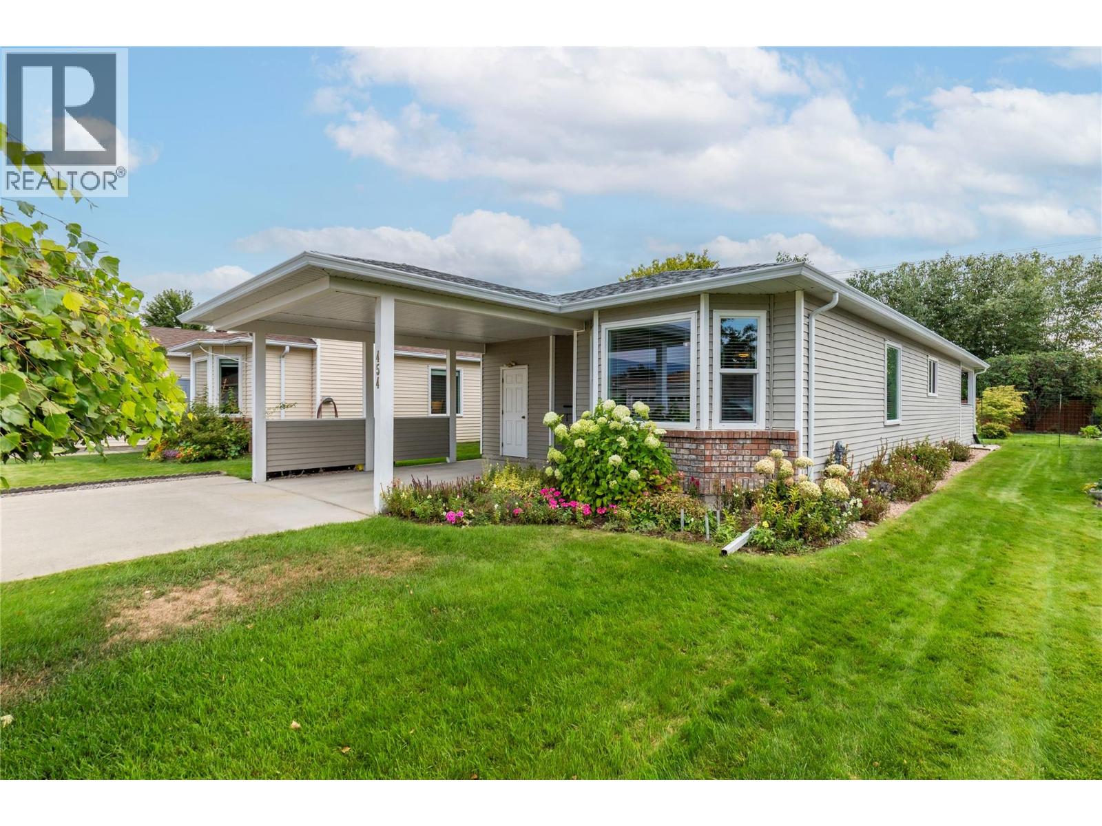 1260 Raymer Avenue Unit 454, Kelowna, BC V1W 3S4