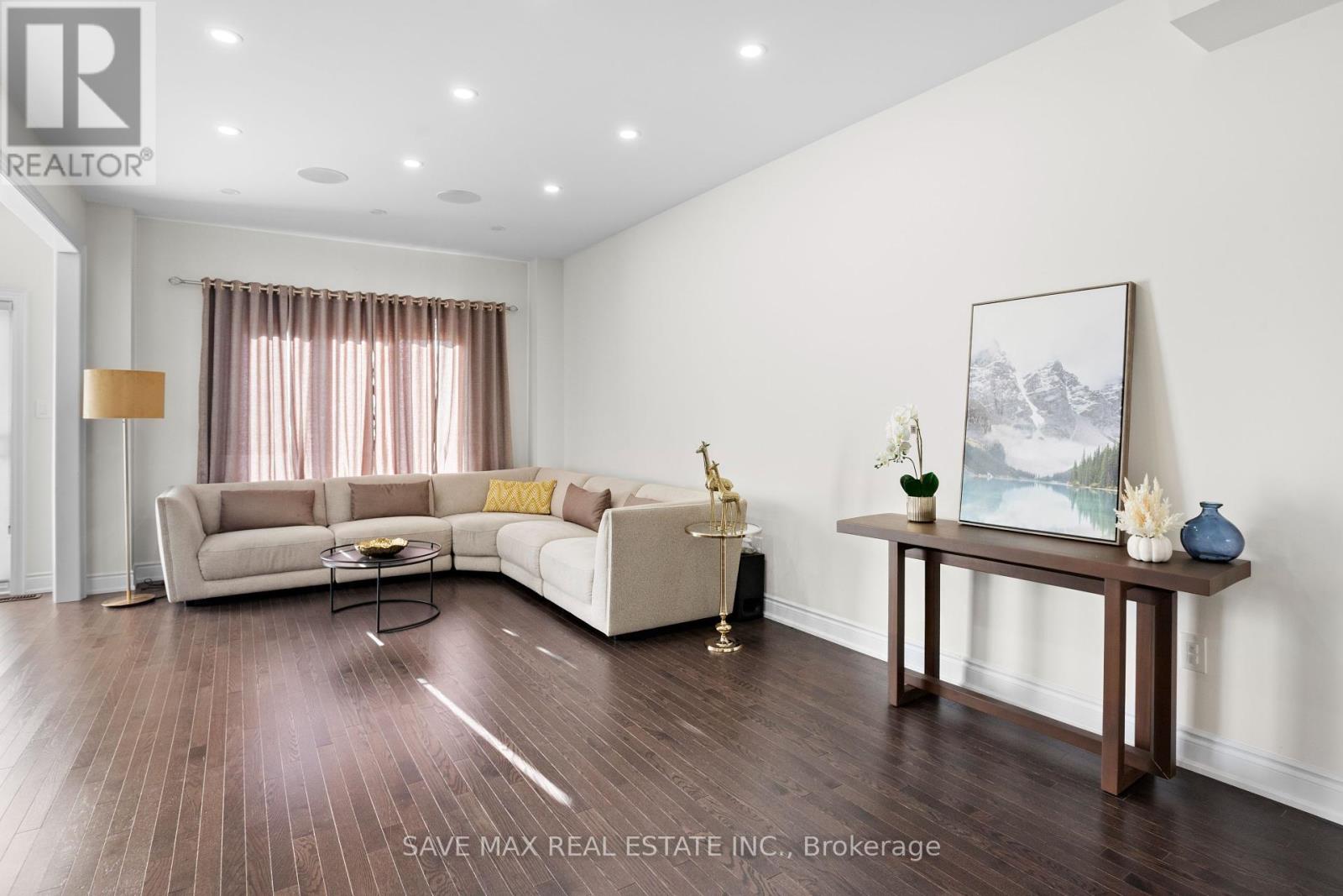 163 Sutherland Ave, Bradford West Gwillimbury, ON L3Z 4H6