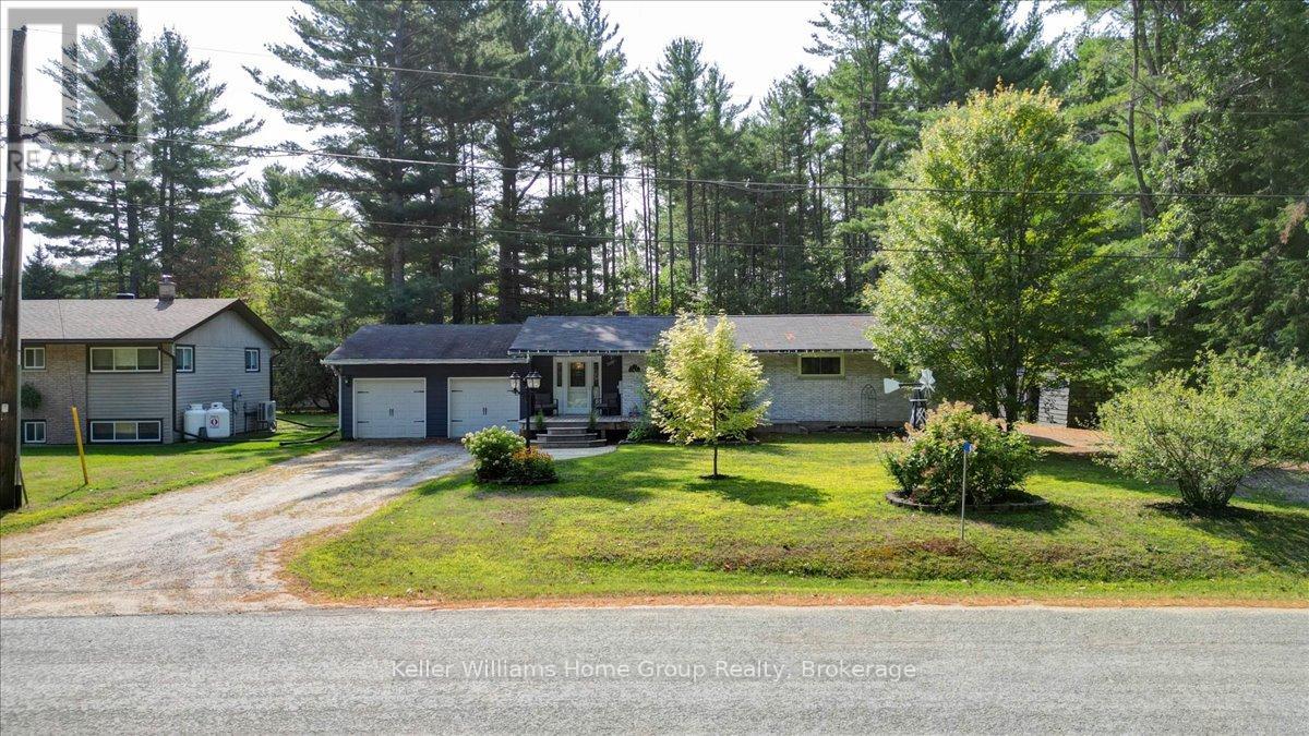 9 Pinegrove St, Hastings Highlands, ON K0L 1C0