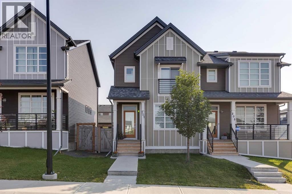 201 Carringvue Way NW, Calgary, AB T3P 1K6