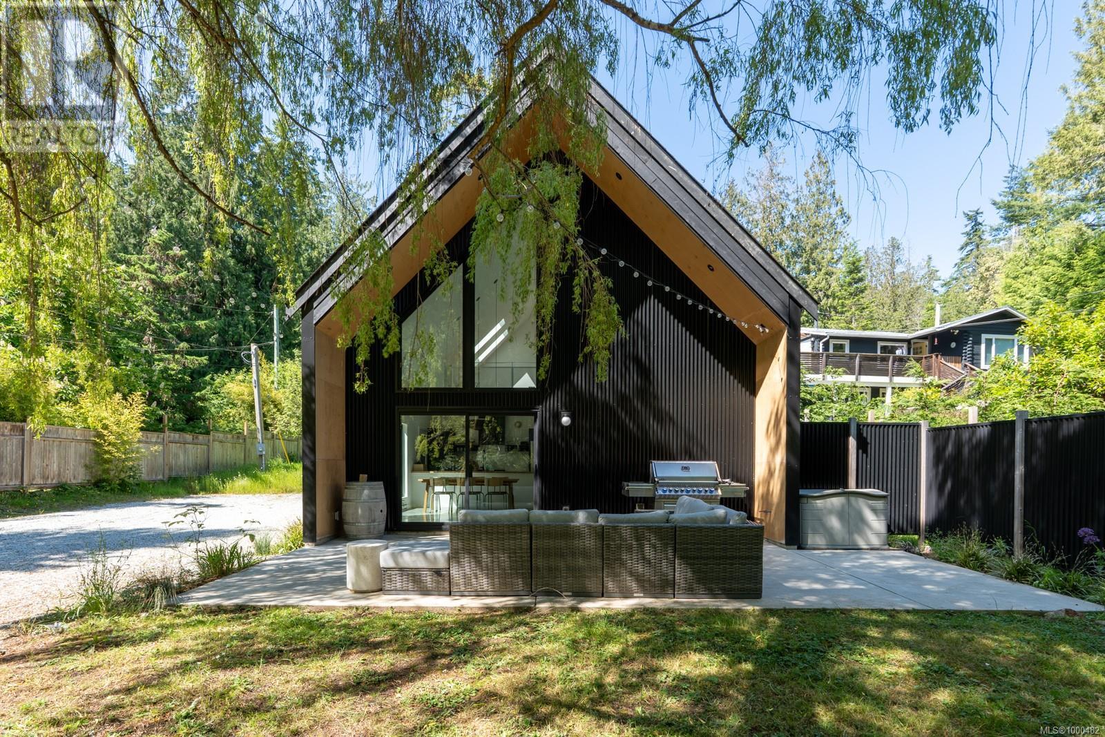 146 Menhinick Dr, Salt Spring, BC V8K 1W7