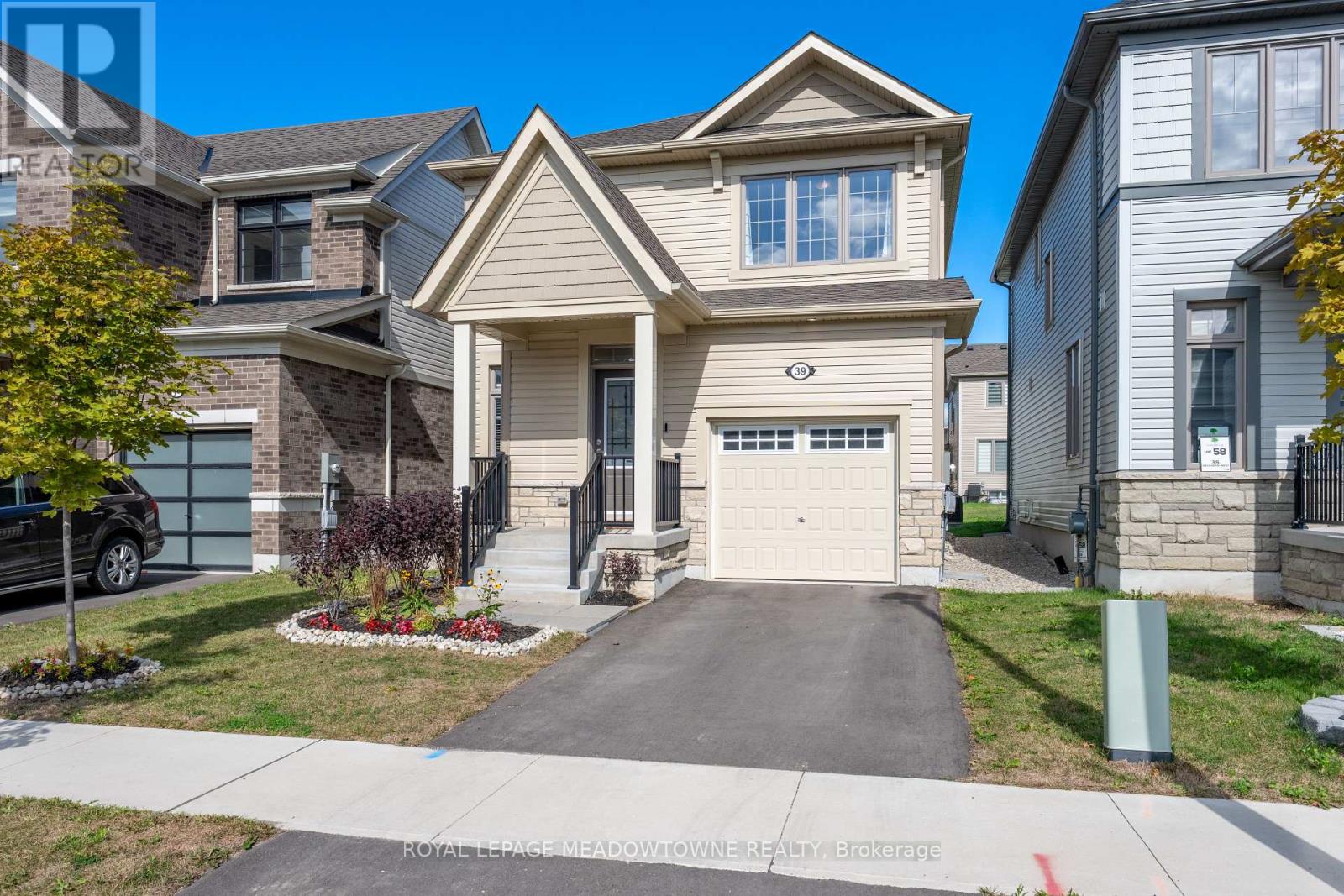 39 Dass Dr W, Centre Wellington Fergus, ON N1M 0H9