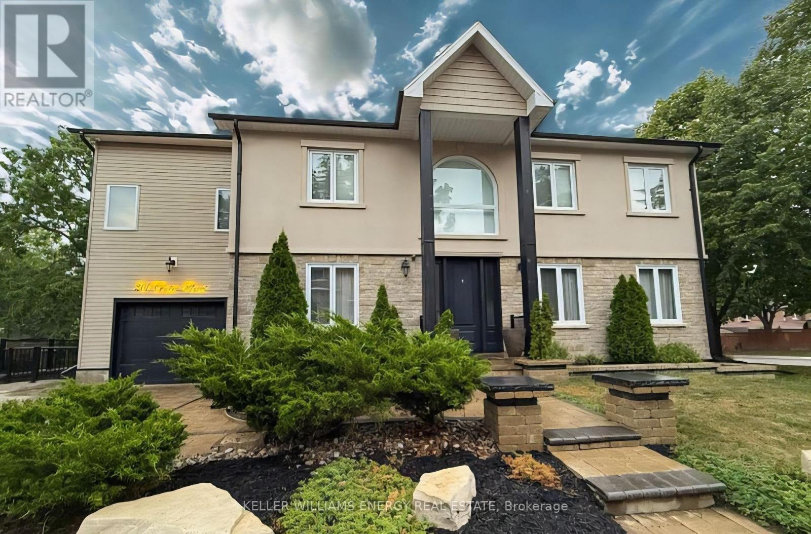 201 Centre St N, Whitby, ON L1N 4S9