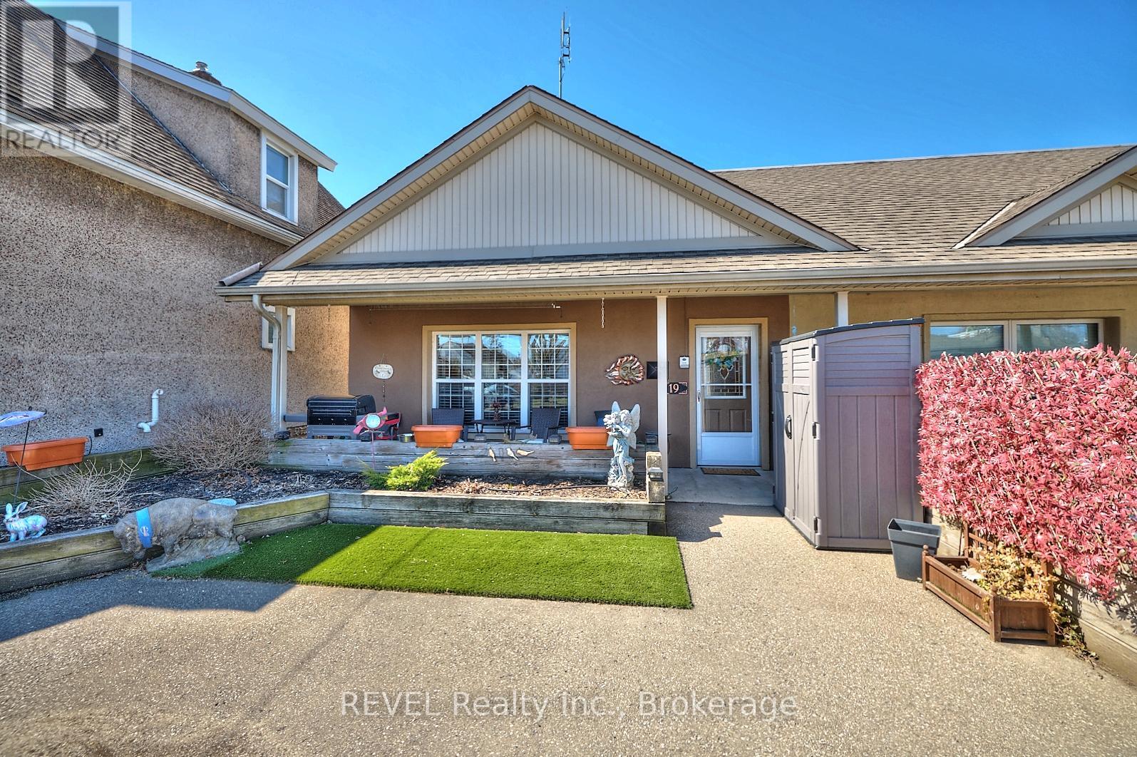 19 Knoll St, Port Colborne, ON L3K 5A4