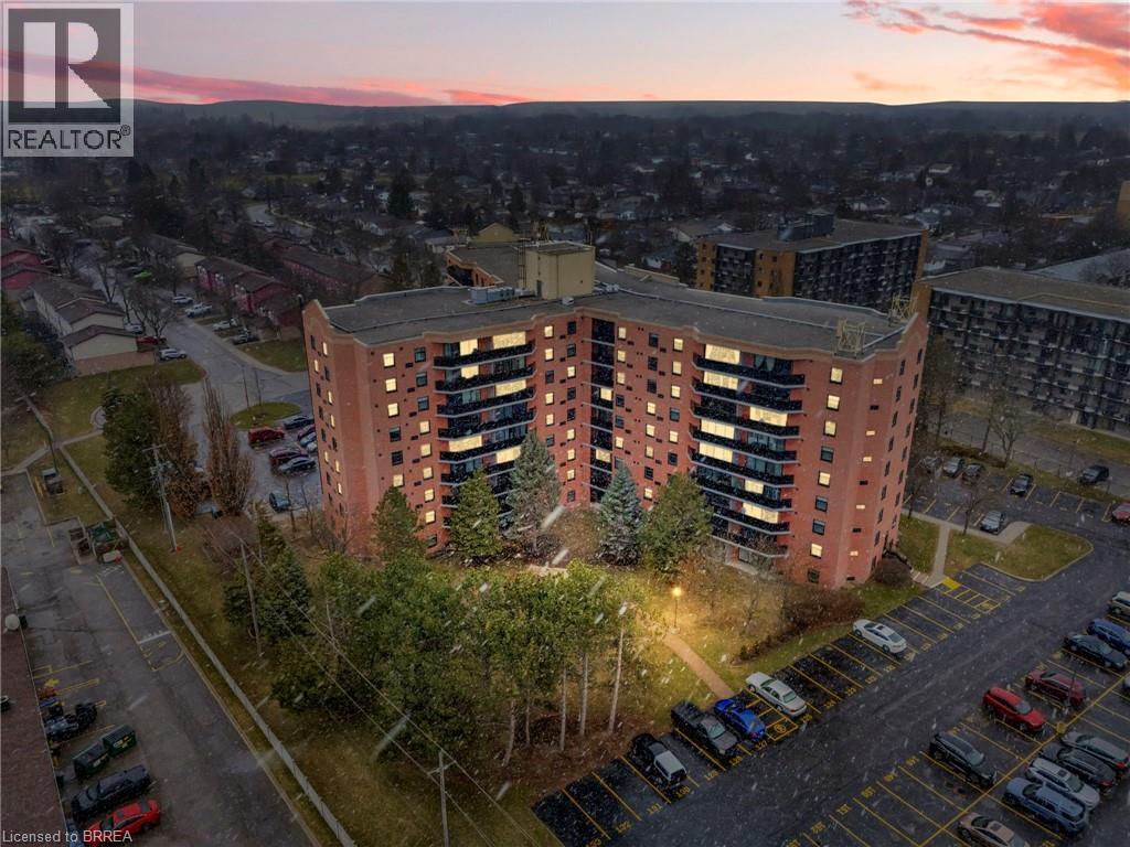 9 Bonheur Court Unit 902, Brantford, ON N3P 1Z5