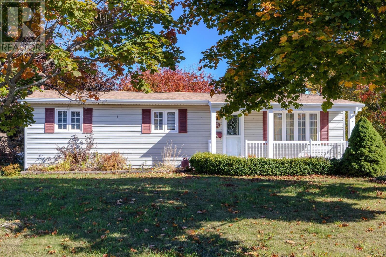 7 Turner St, Glace Bay, NS B1A 5W5