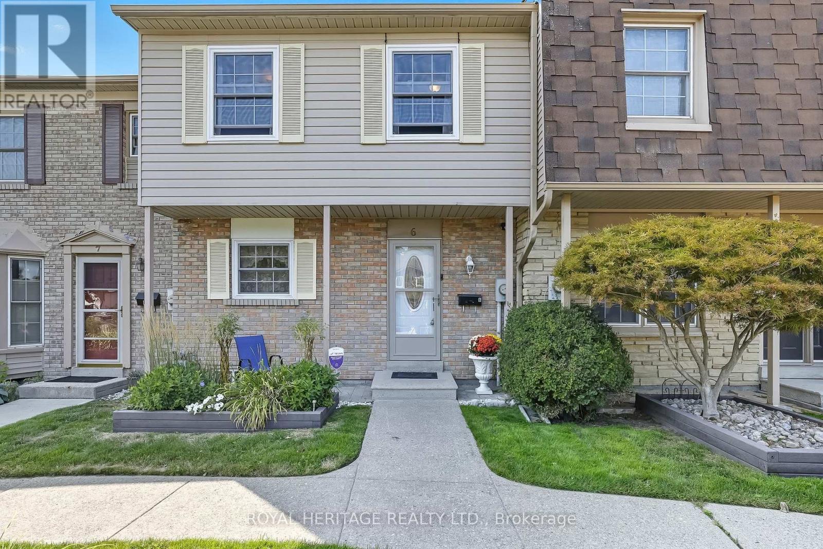 6 580 Eyer Dr, Pickering, ON L1W 3B7