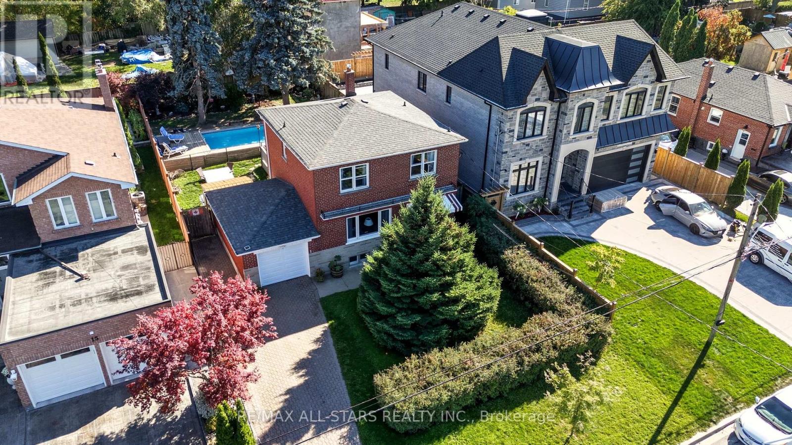 11 Chatterton Blvd, Toronto, ON M1M 2G3
