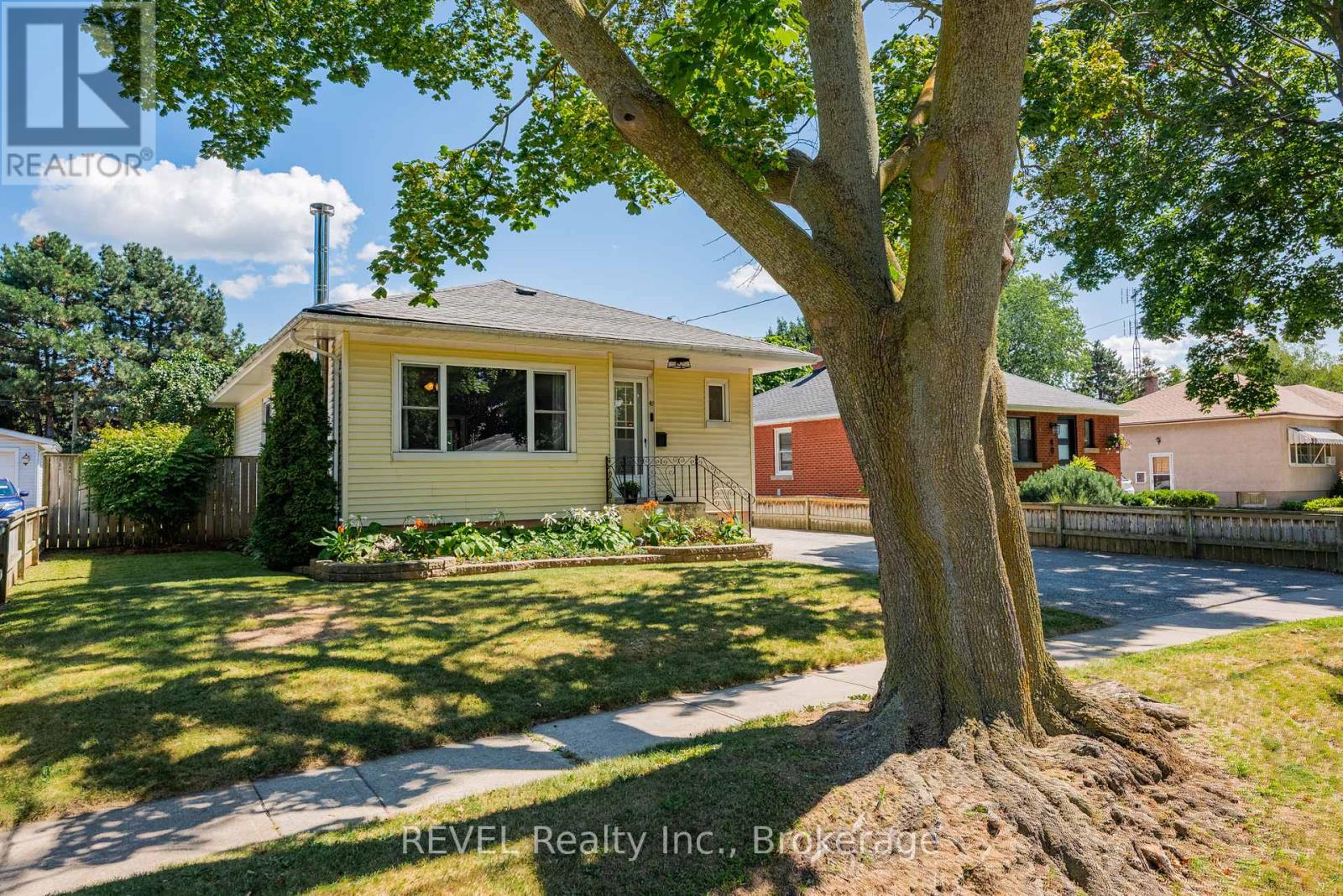42 Dunkeld Ave, St. Catharines, ON L2M 4A6